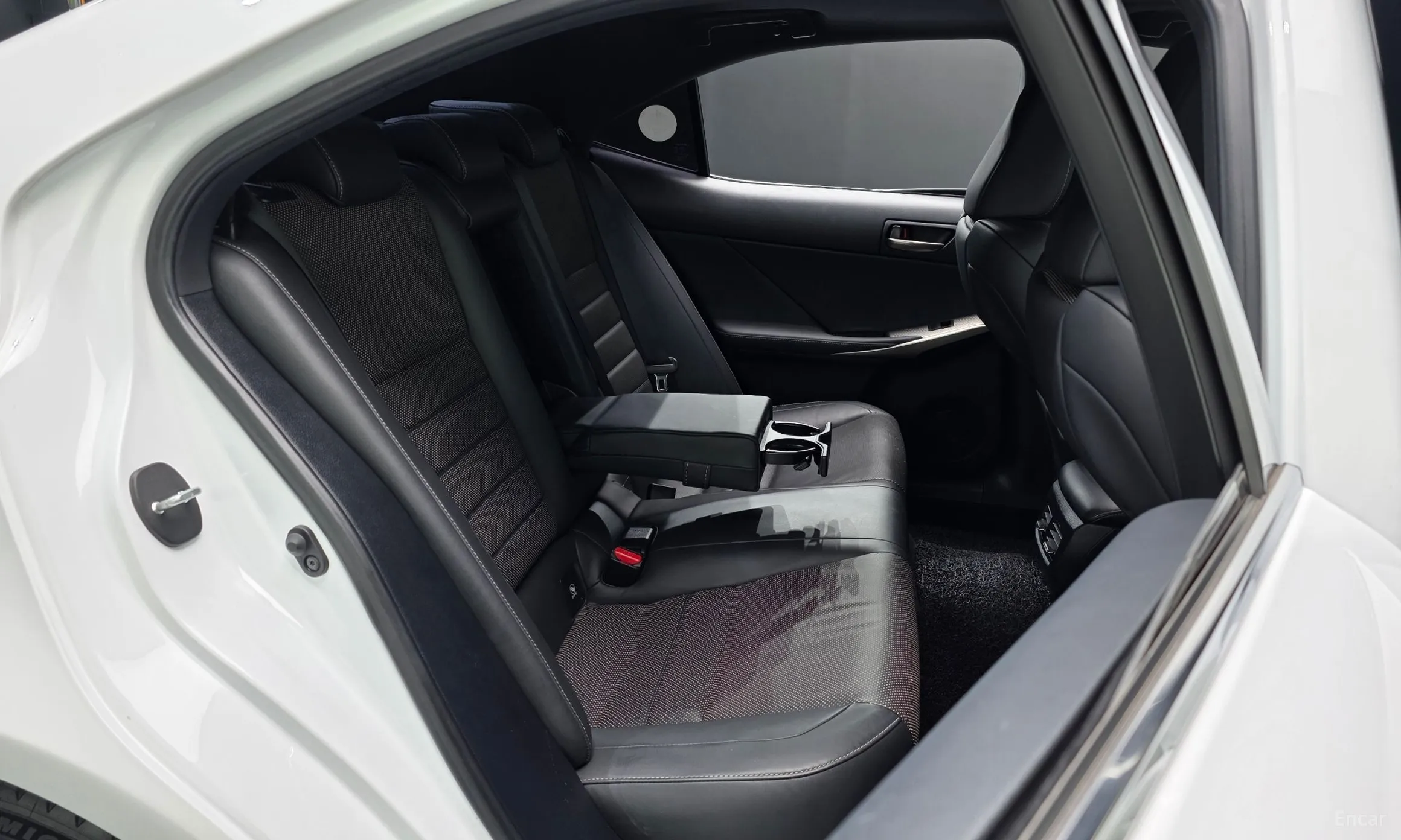 Lexus New IS300 превью 11