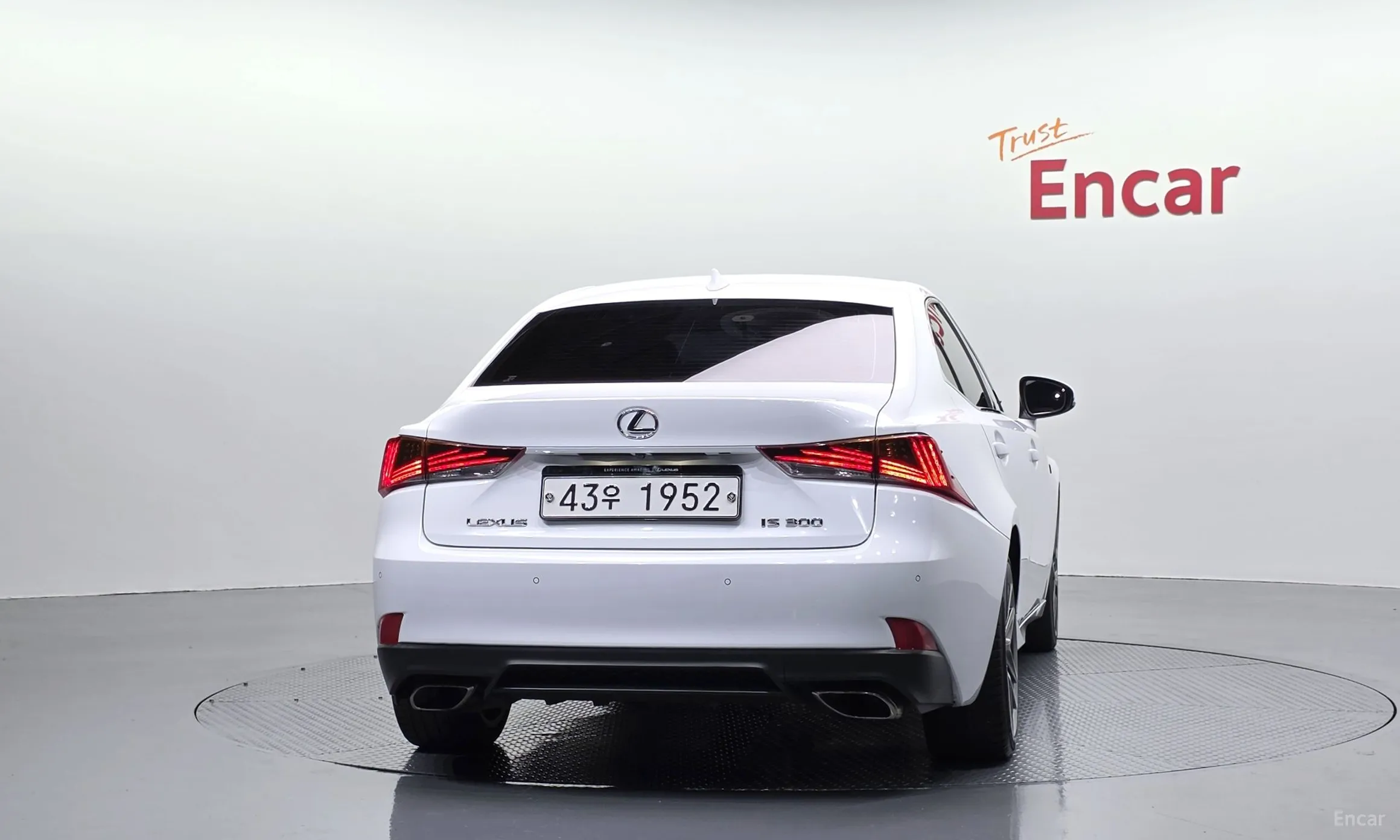 Lexus New IS300 превью 4