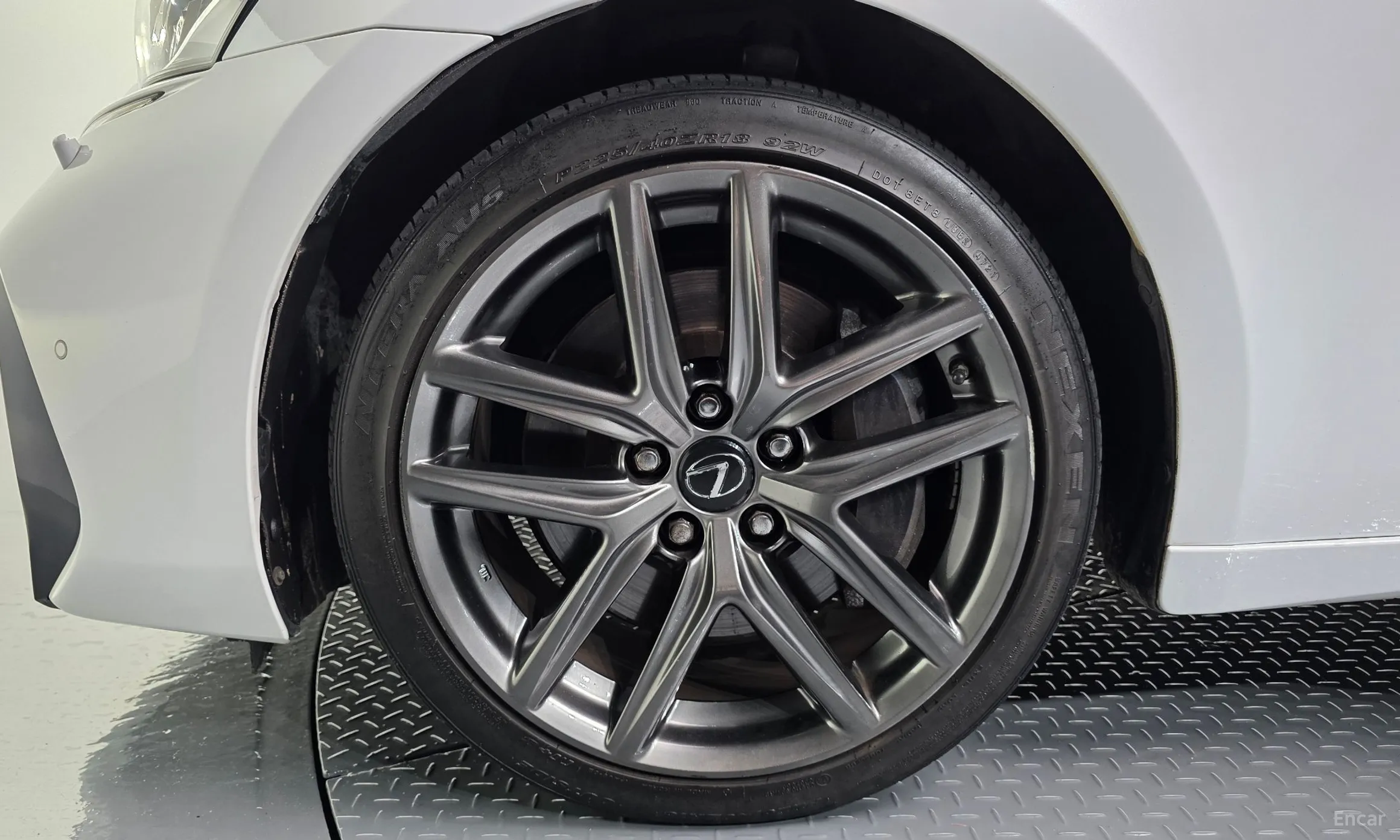 Lexus New IS300 превью 5