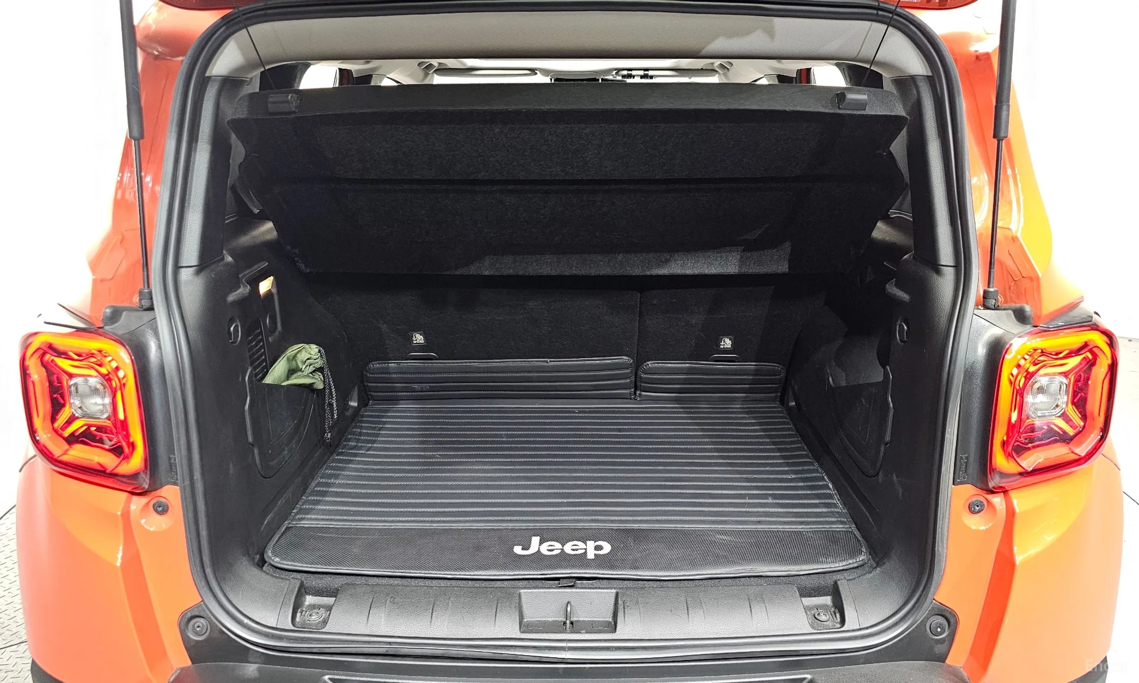 Jeep Renegade превью 16