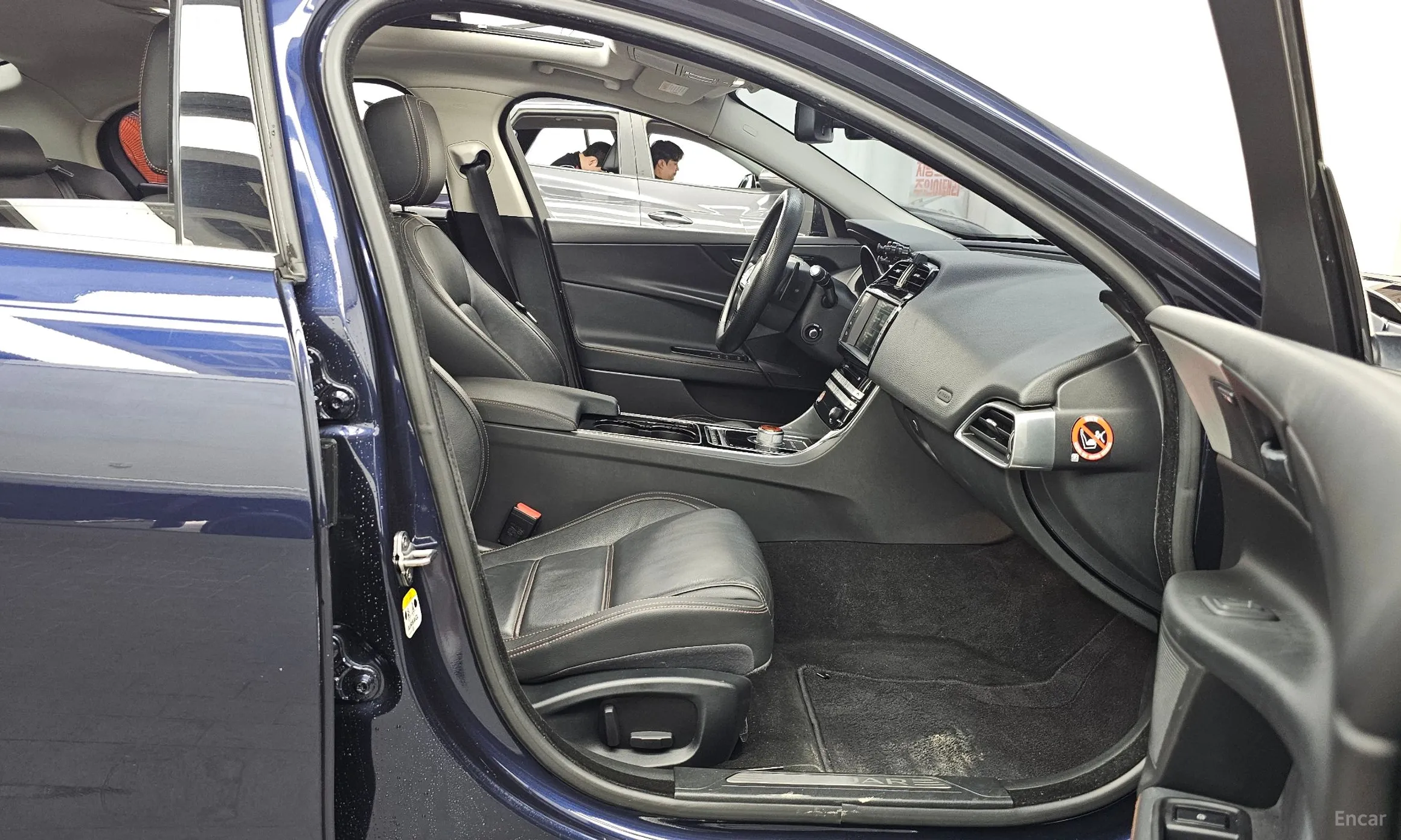 Jaguar XE превью 11