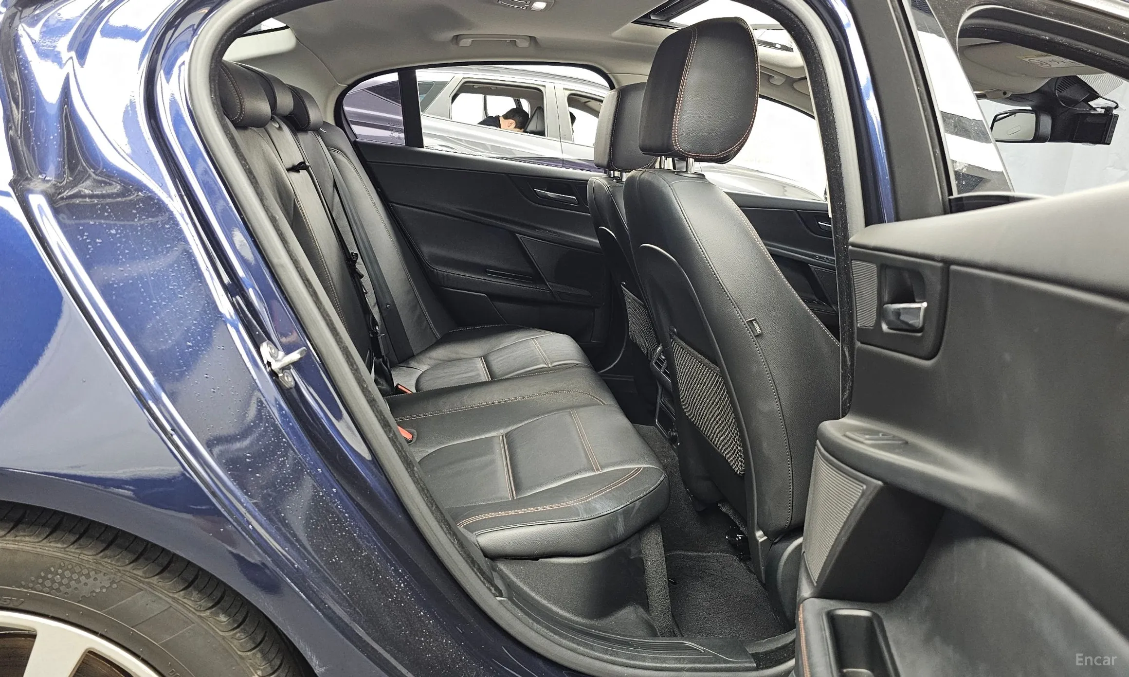 Jaguar XE превью 12