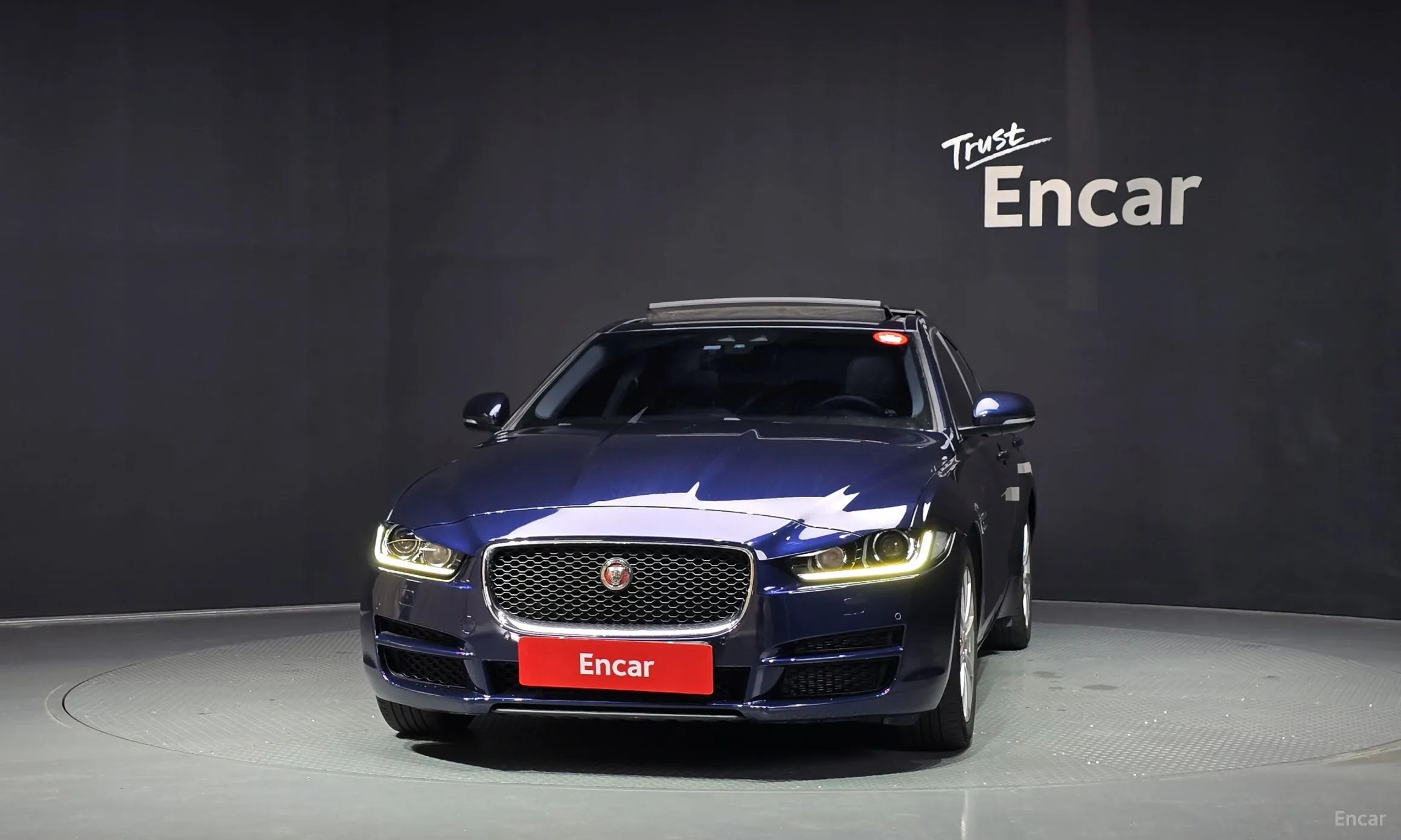 Jaguar XE превью 3
