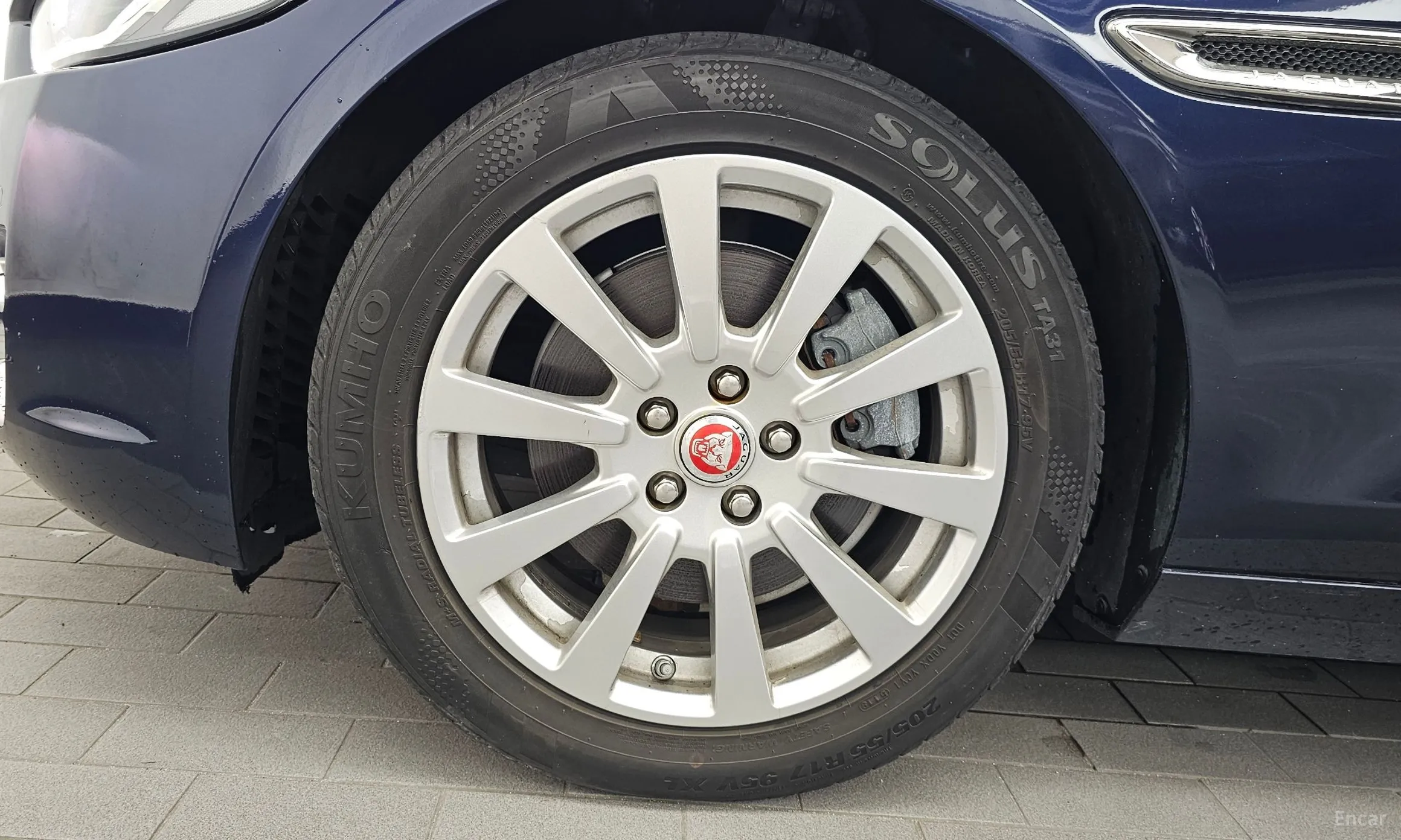 Jaguar XE превью 5