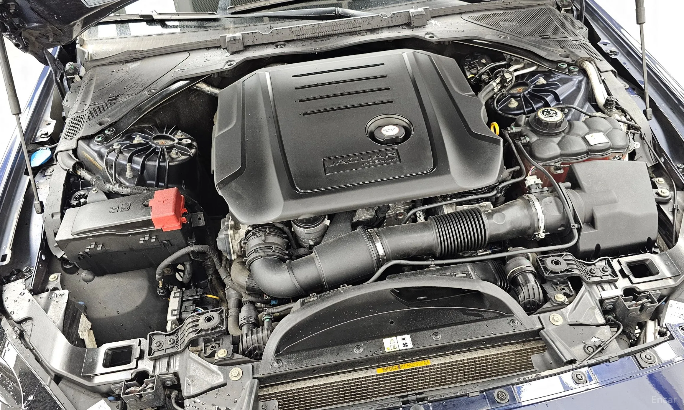 Jaguar XE превью 6