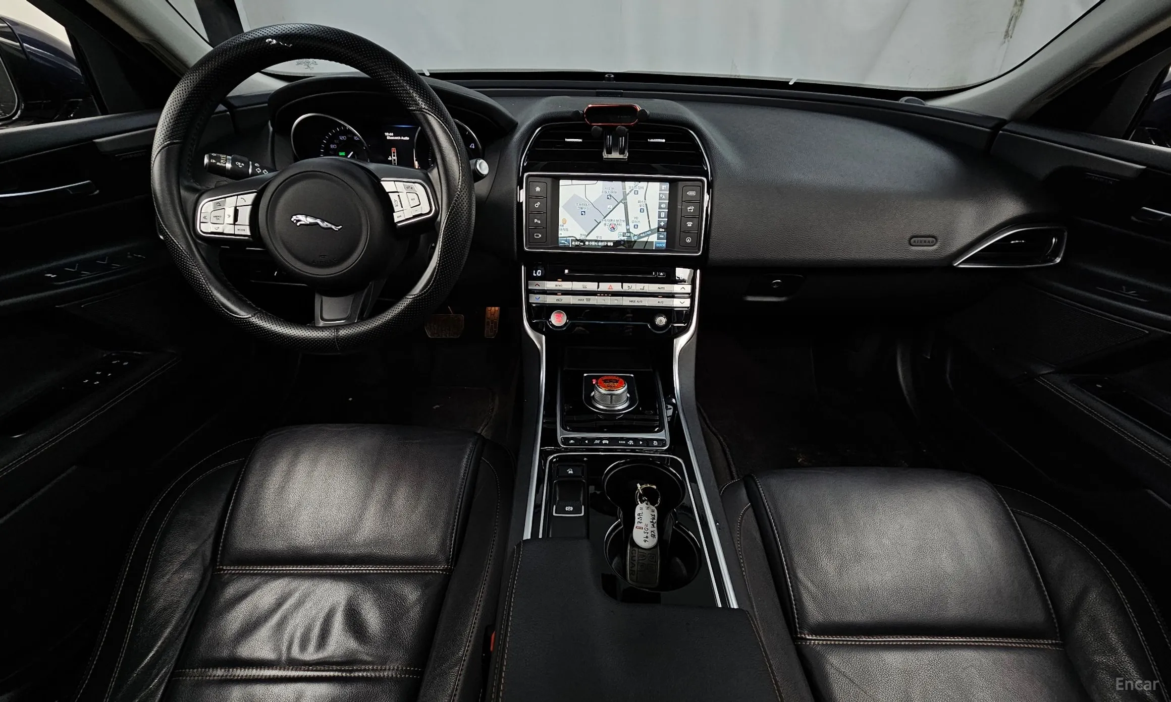 Jaguar XE превью 7