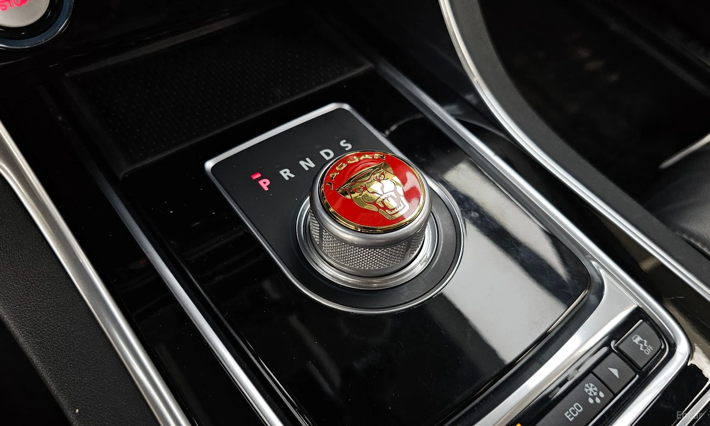 Jaguar XE превью 9