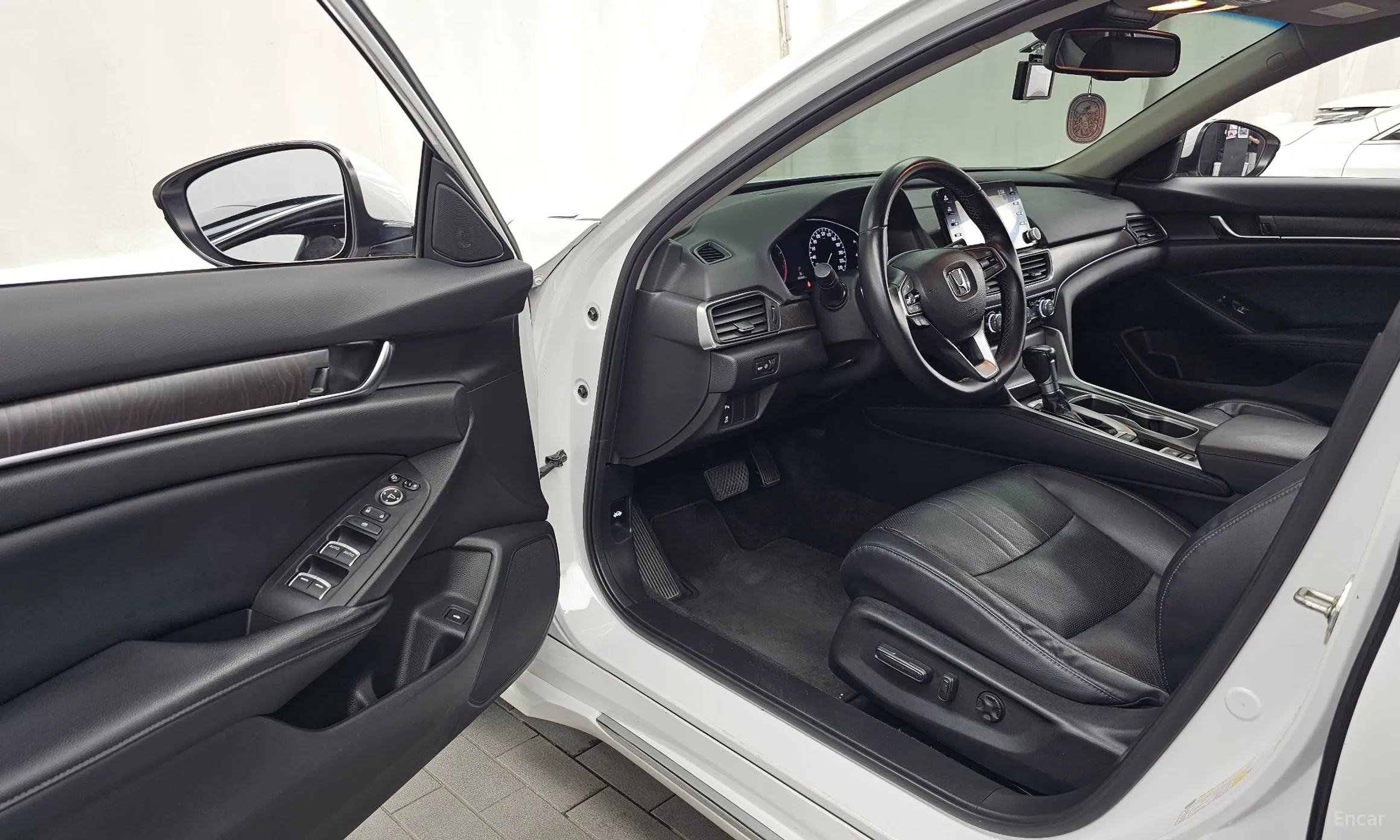 Honda Accord 10th Generation превью 10