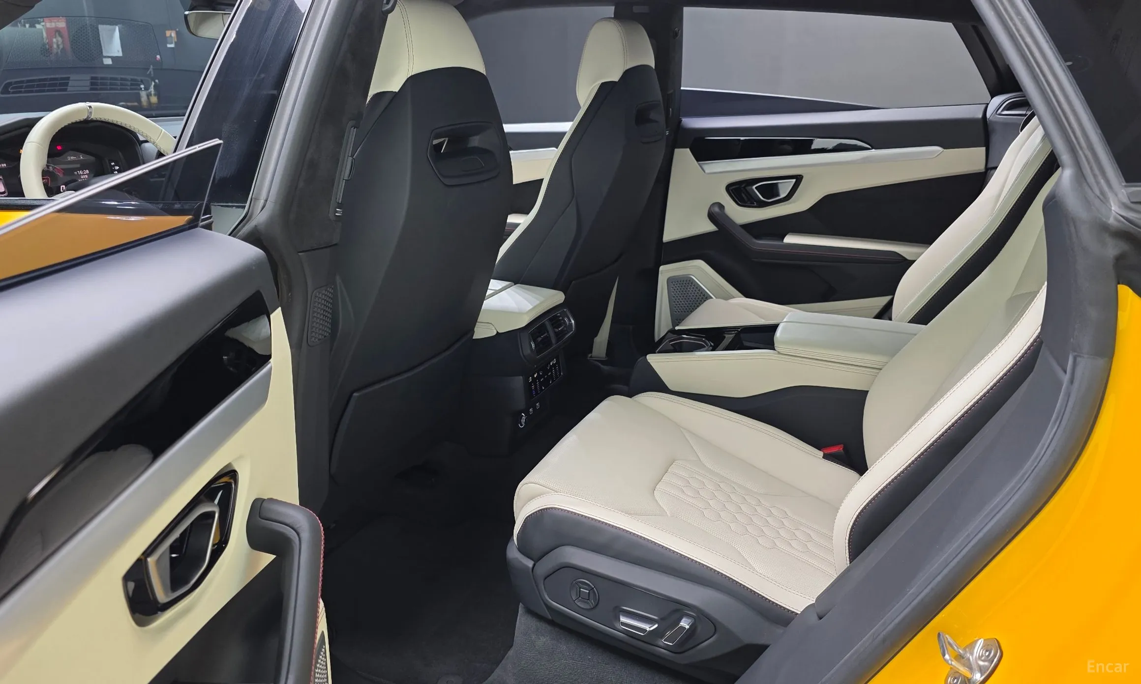 Lamborghini Urus превью 12