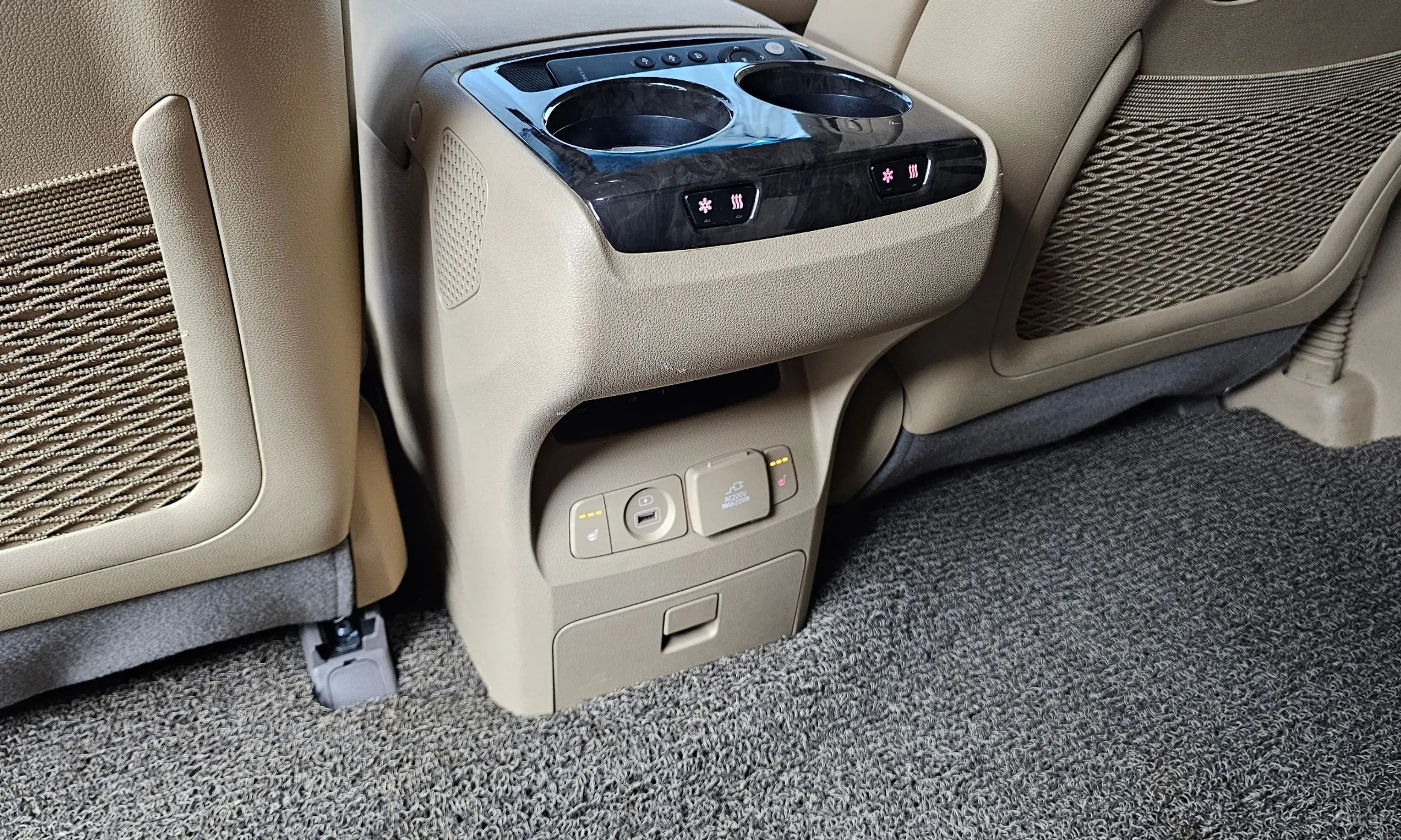 Kia Carnival превью 19