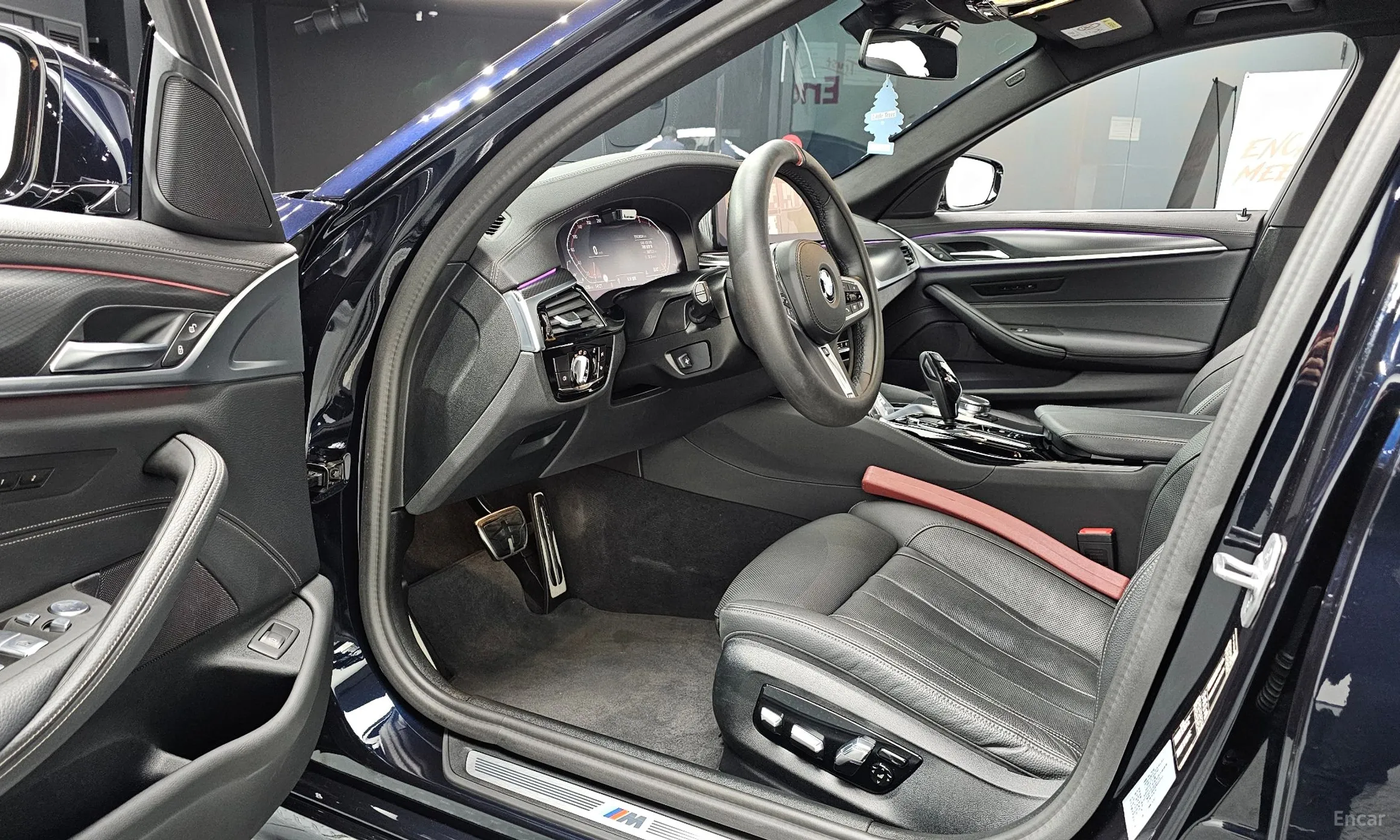 BMW 5 Series (G30) превью 10