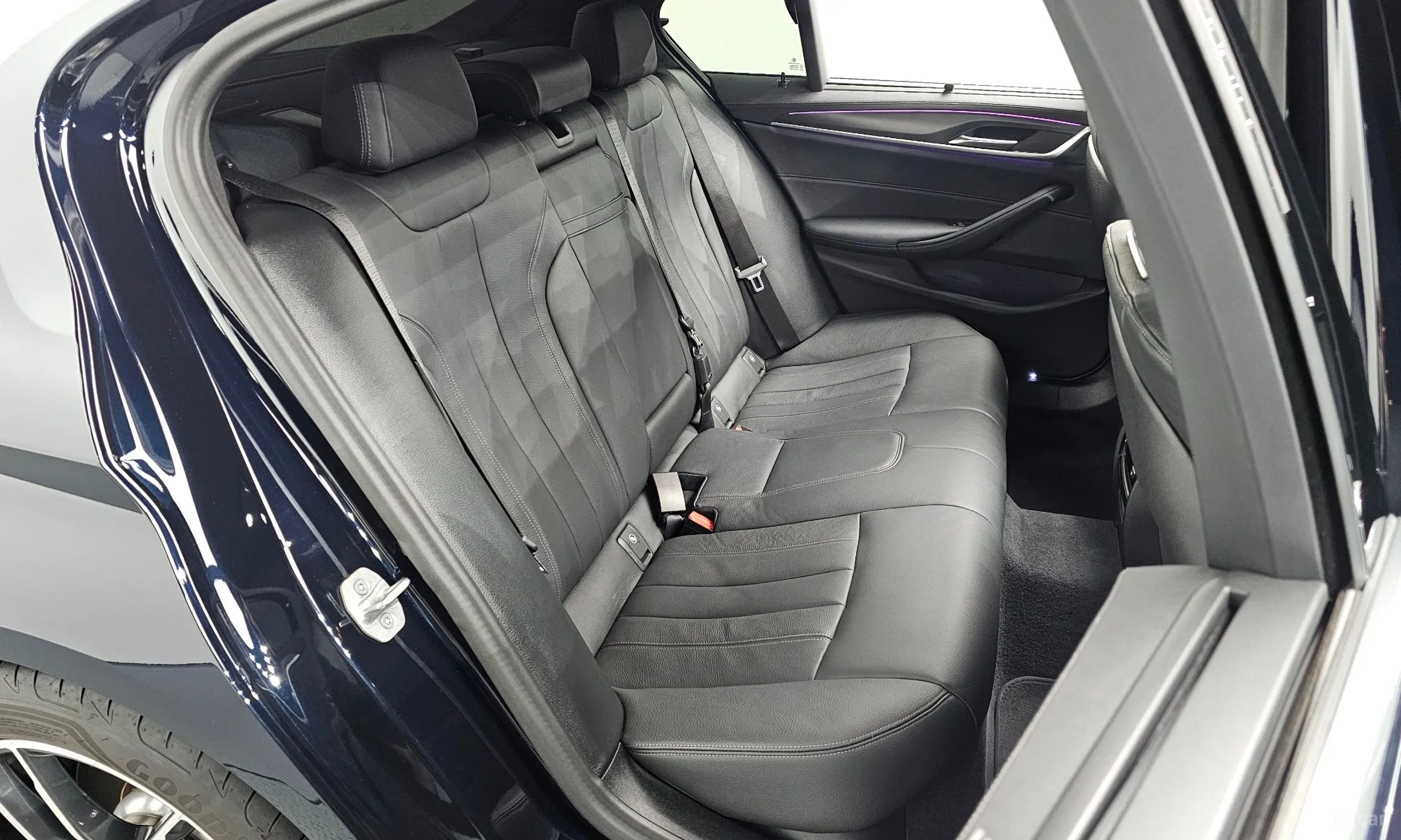 BMW 5 Series (G30) превью 11