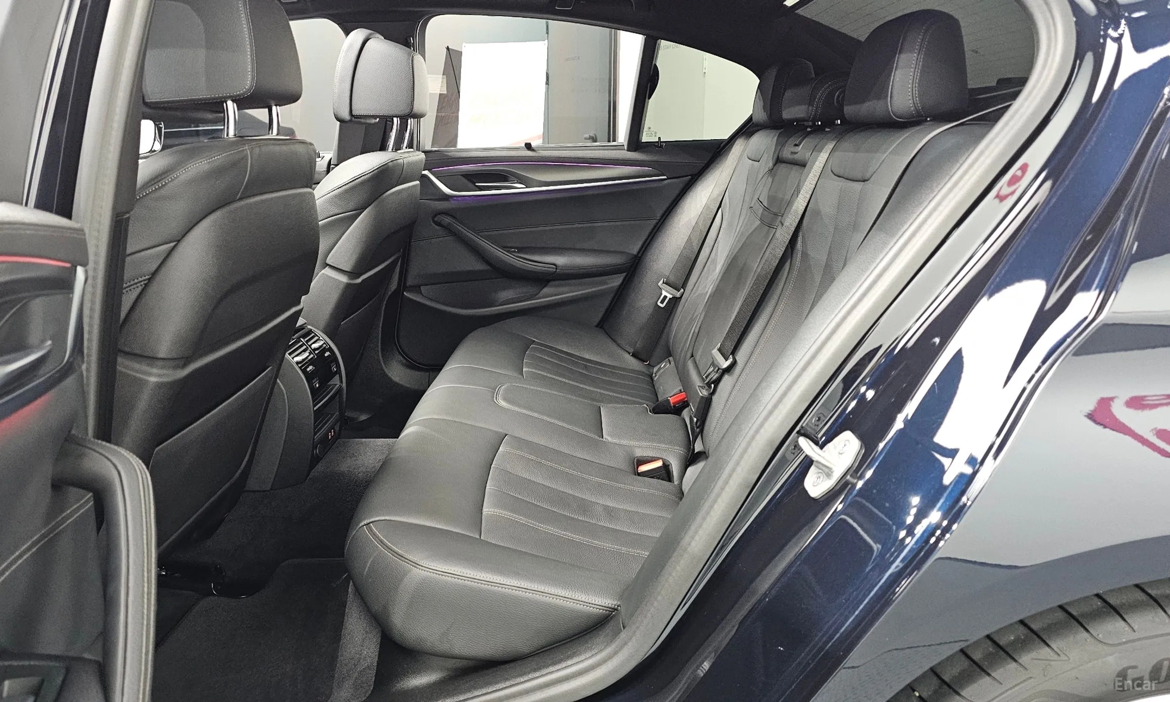 BMW 5 Series (G30) превью 12