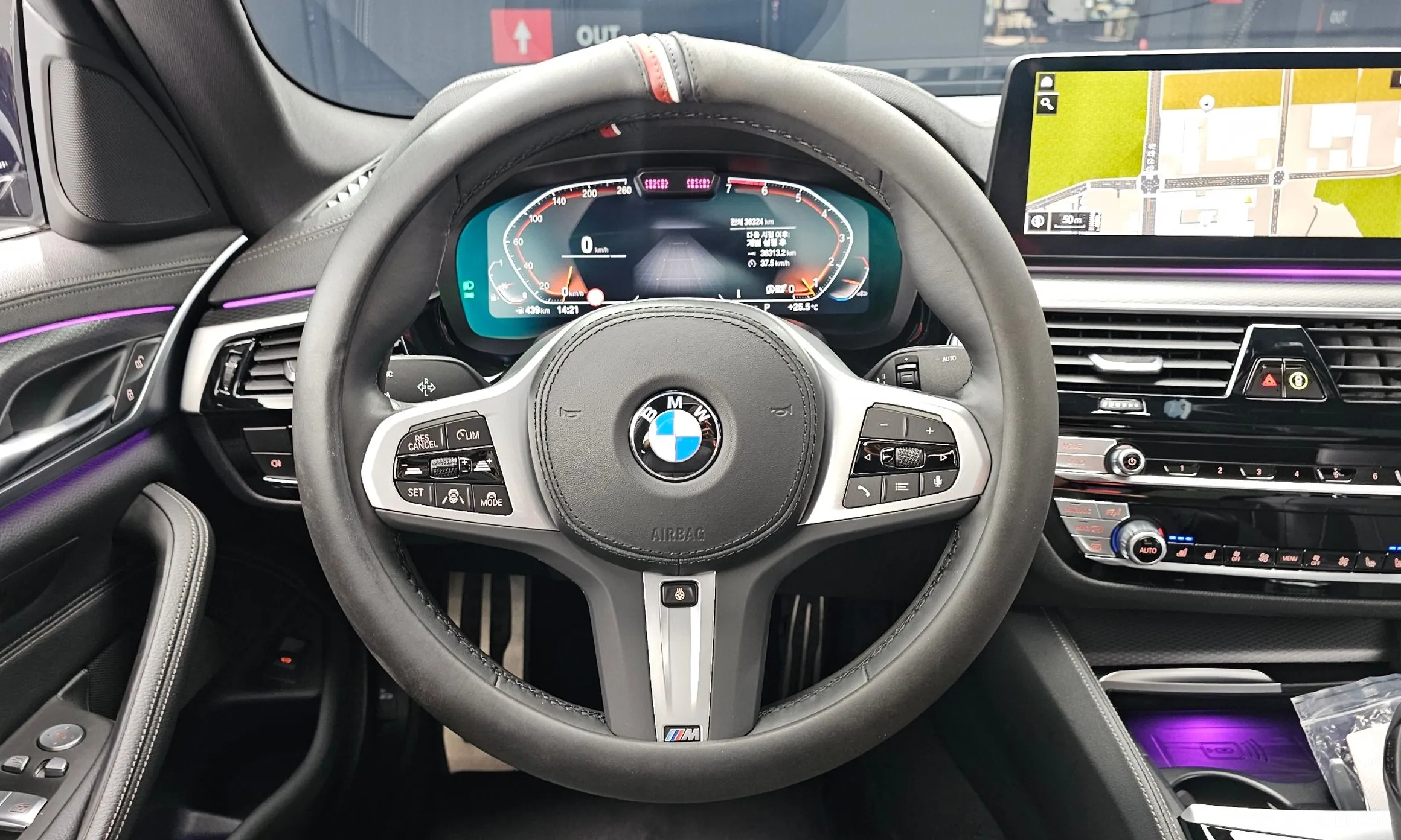 BMW 5 Series (G30) превью 13