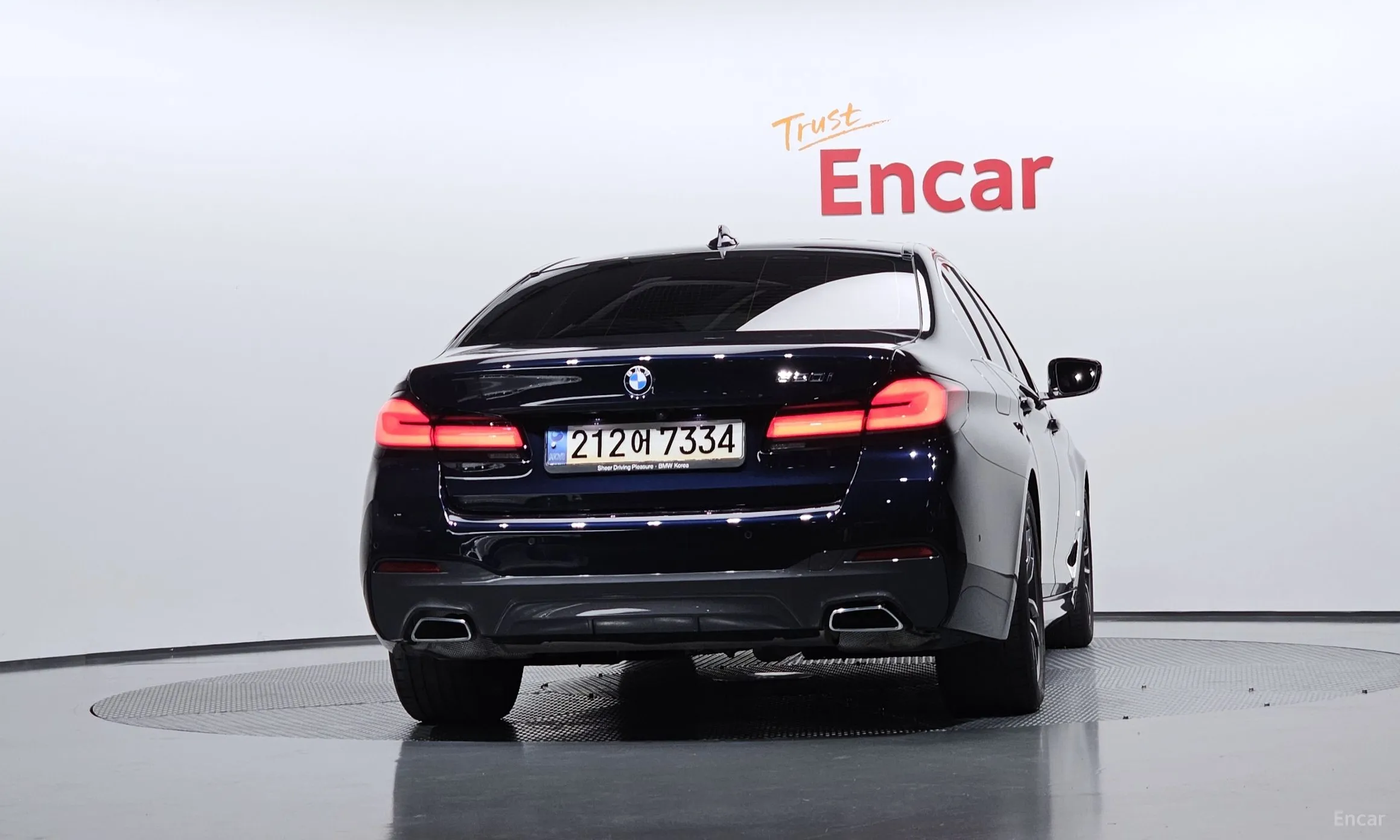 BMW 5 Series (G30) превью 4