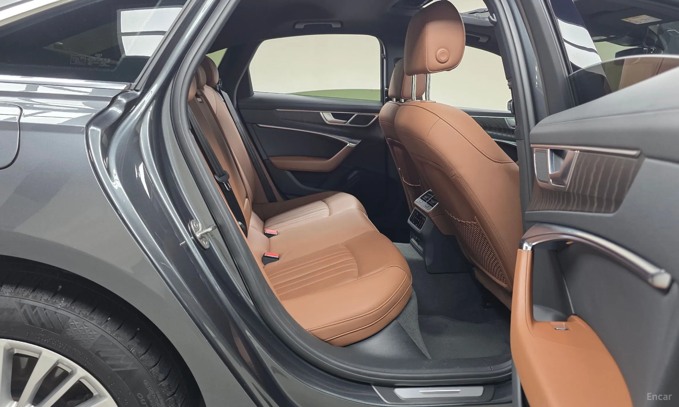 Audi A6 (C8) превью 11