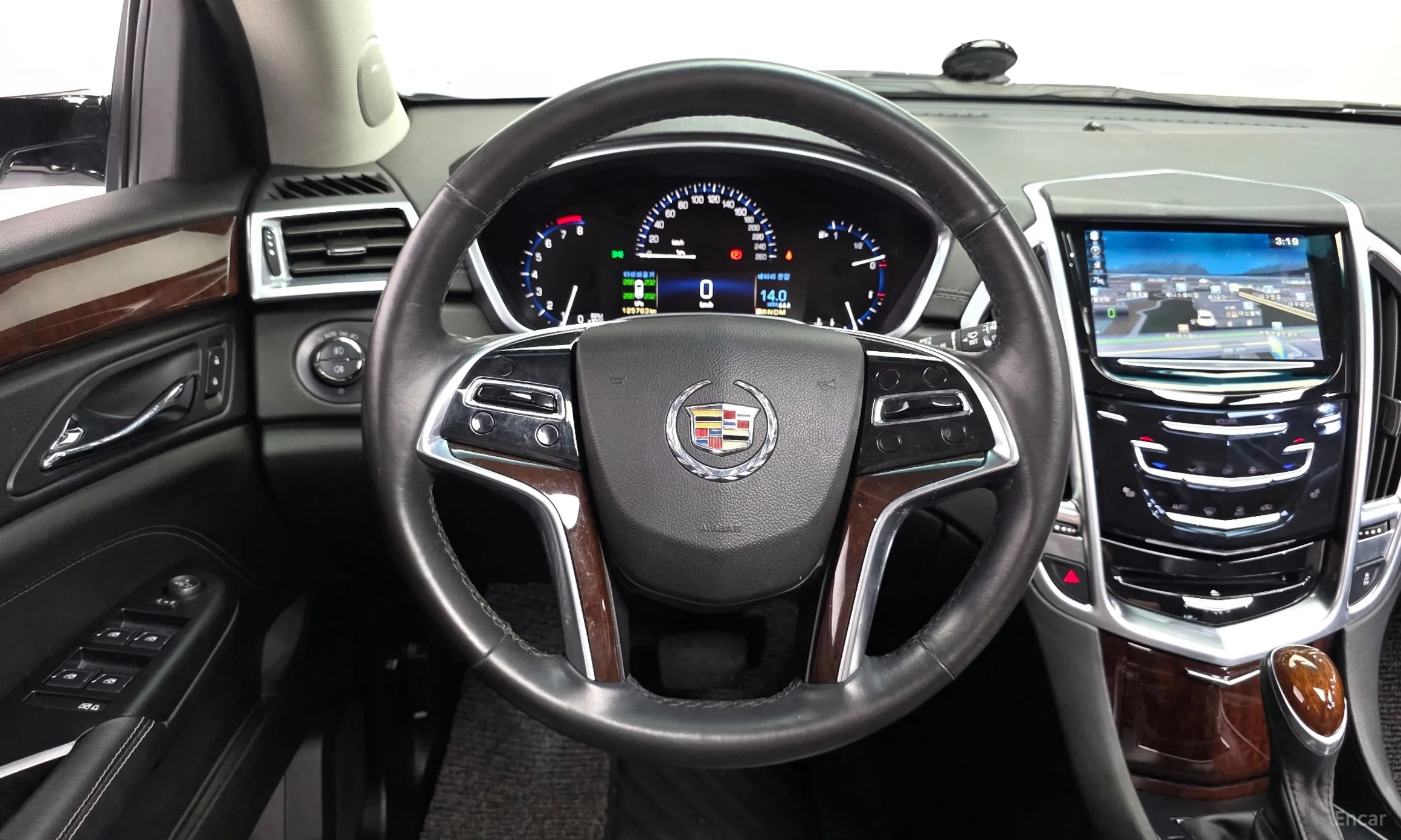 Cadillac All new SRX превью 12