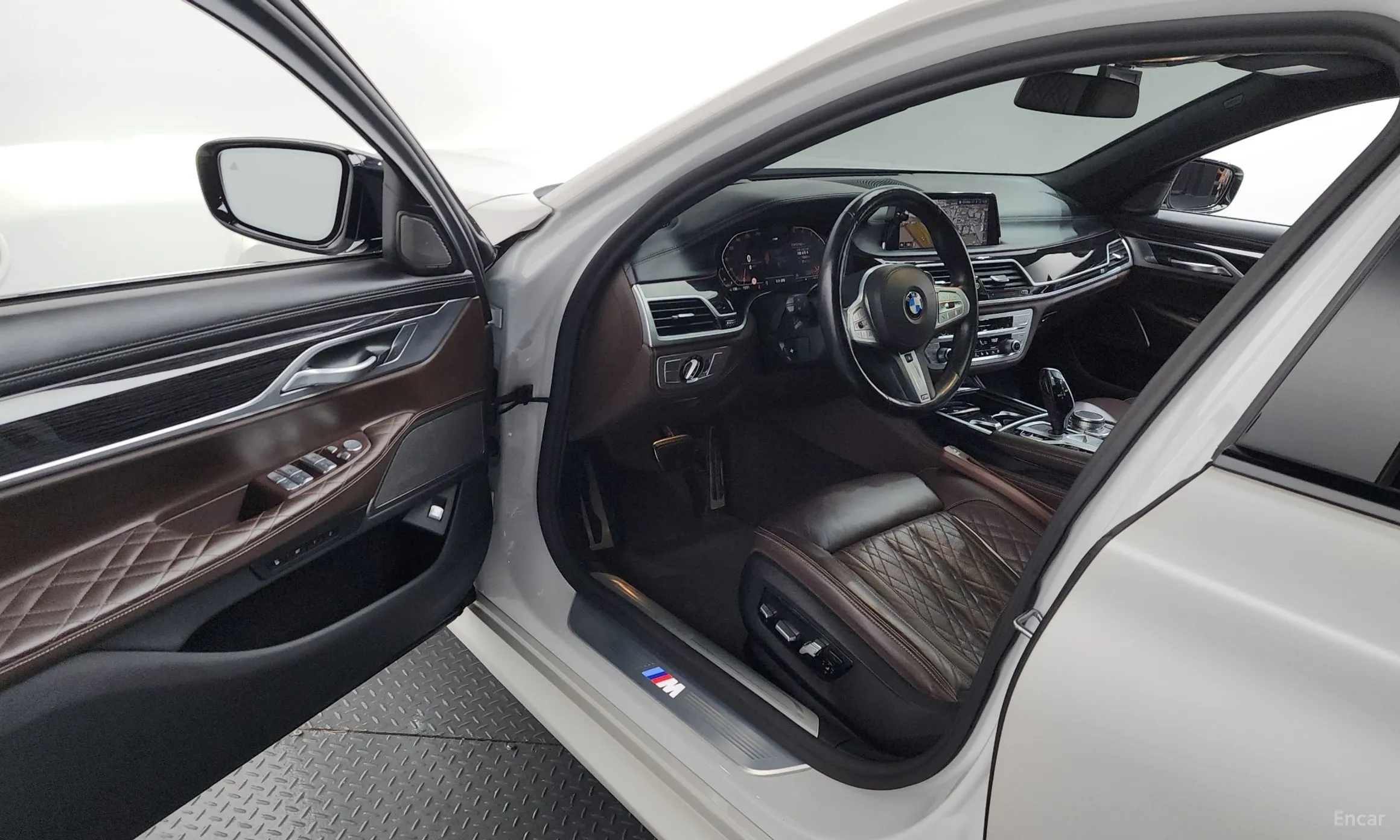 BMW 7 Series (G11) превью 10