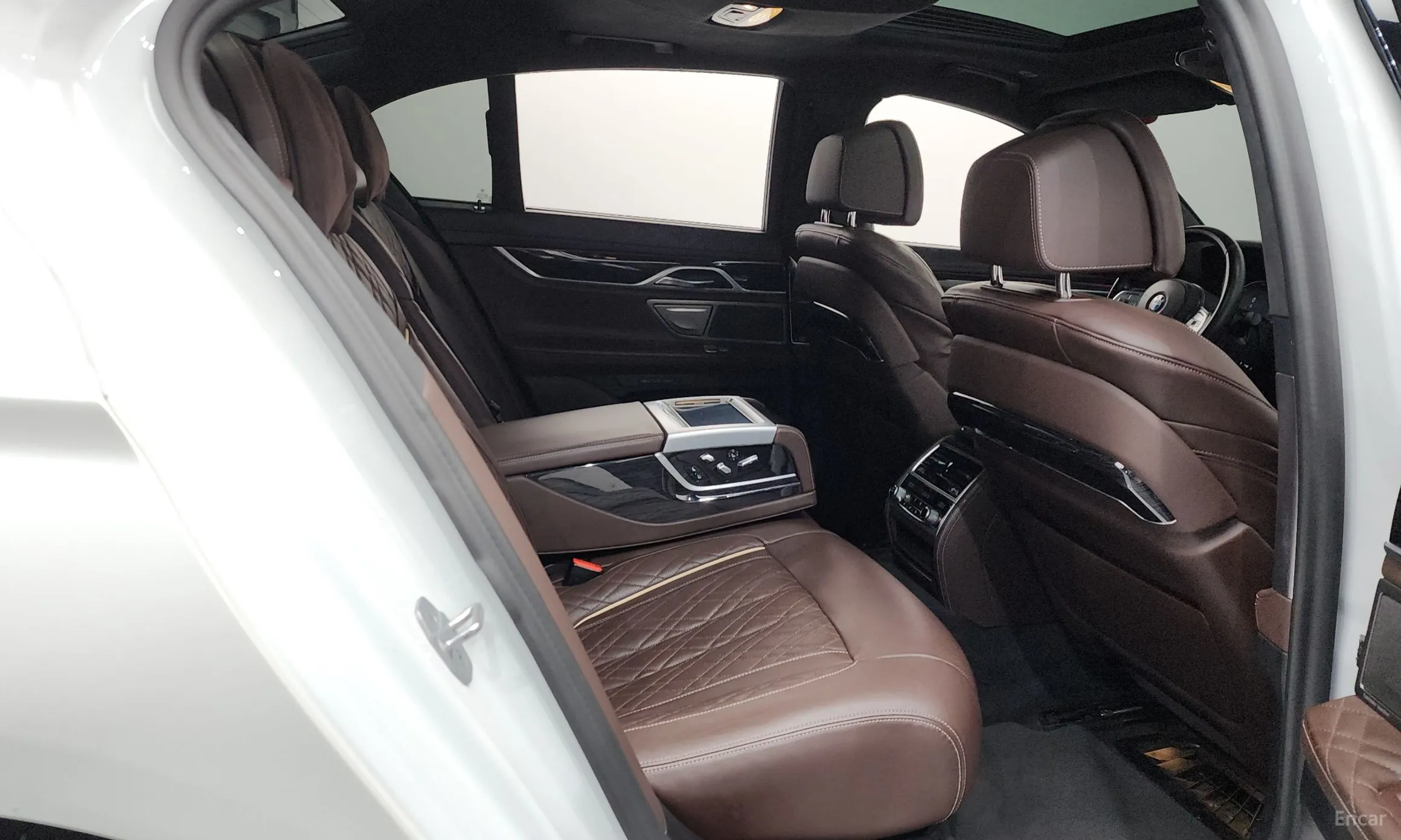 BMW 7 Series (G11) превью 11