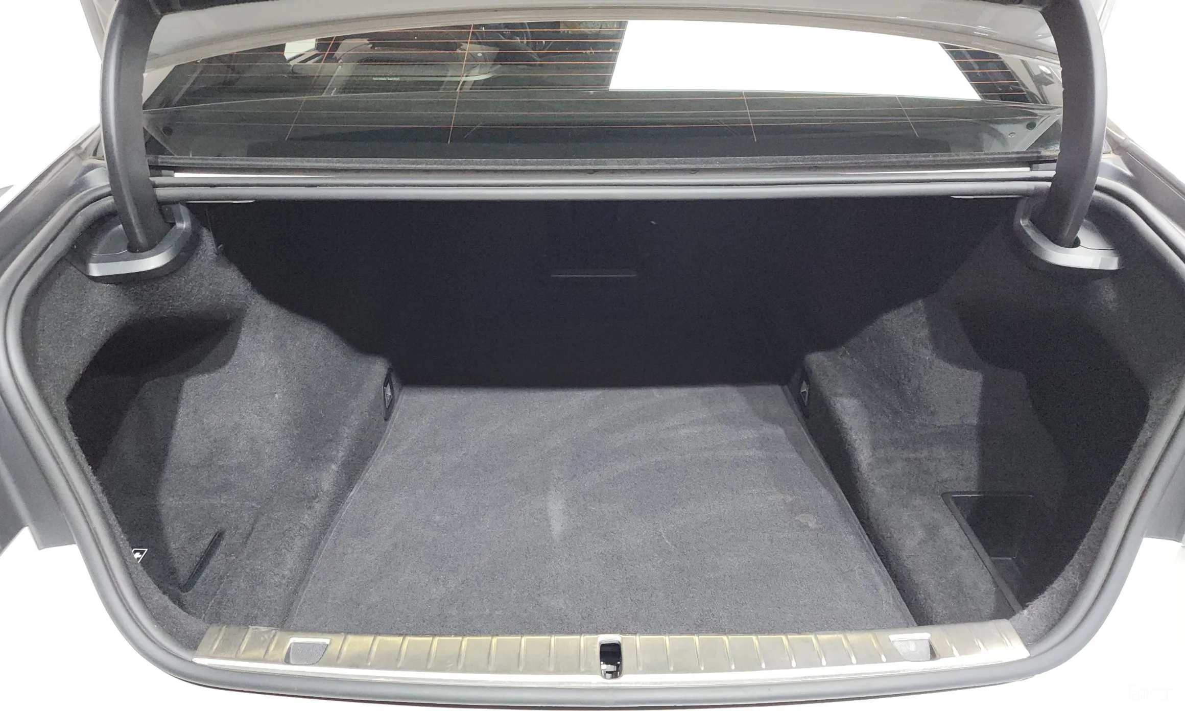 BMW 7 Series (G11) превью 19