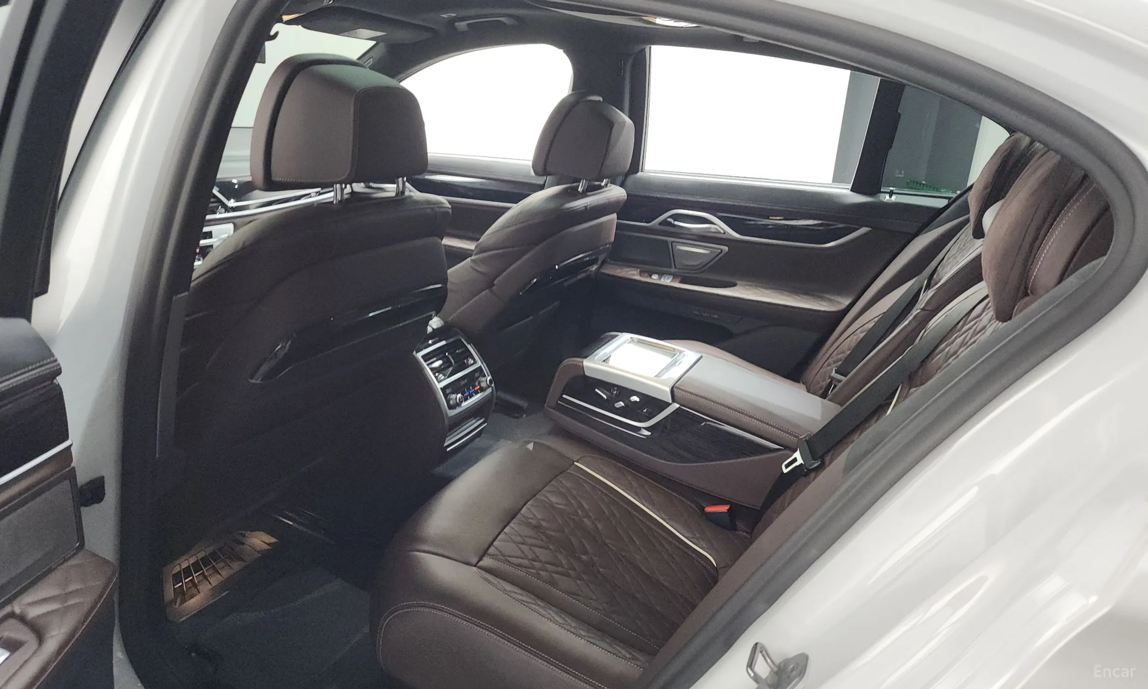 BMW 7 Series (G11) превью 20