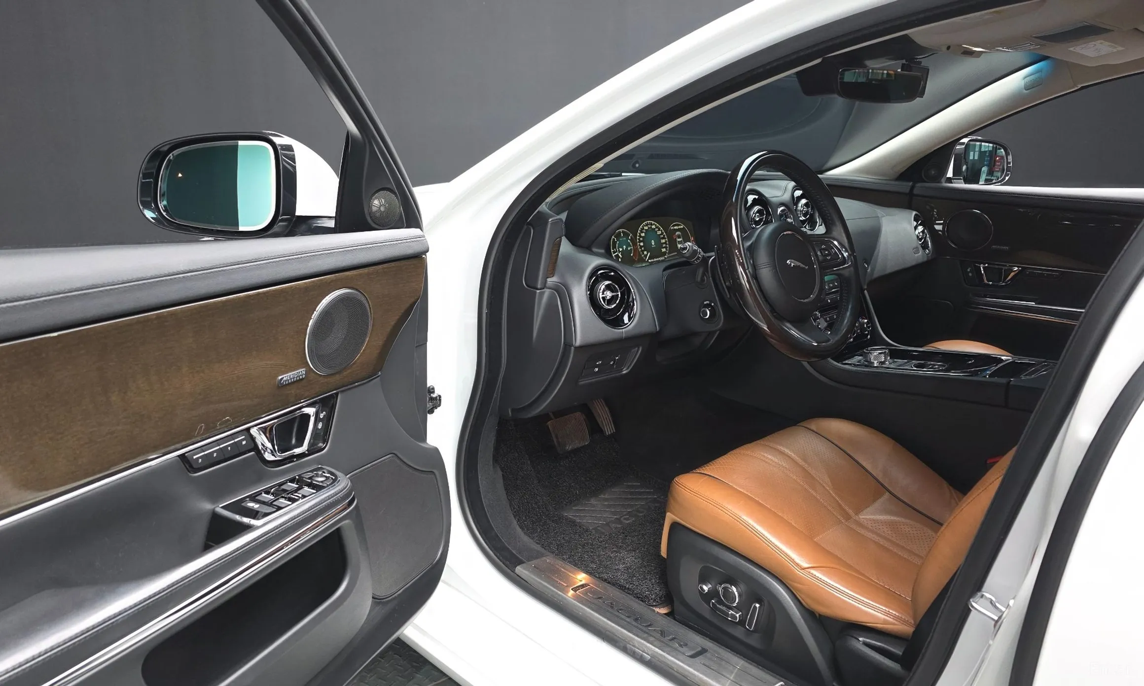 Jaguar All New XJ превью 10