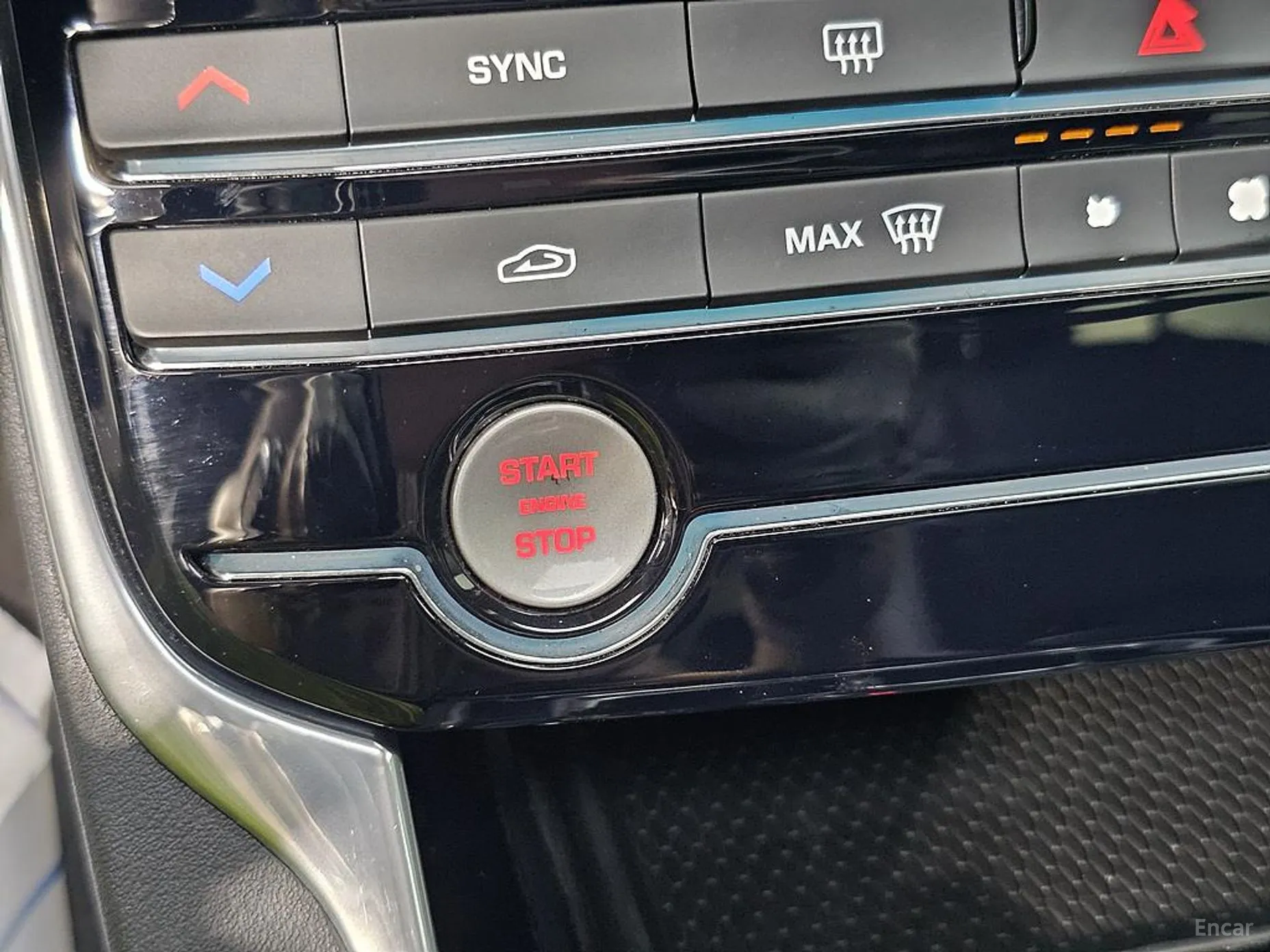 Jaguar XE превью 13