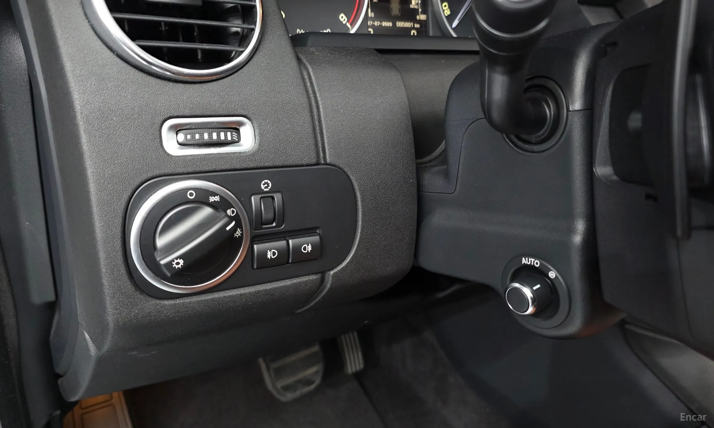 Land Rover Discovery 4 превью 19