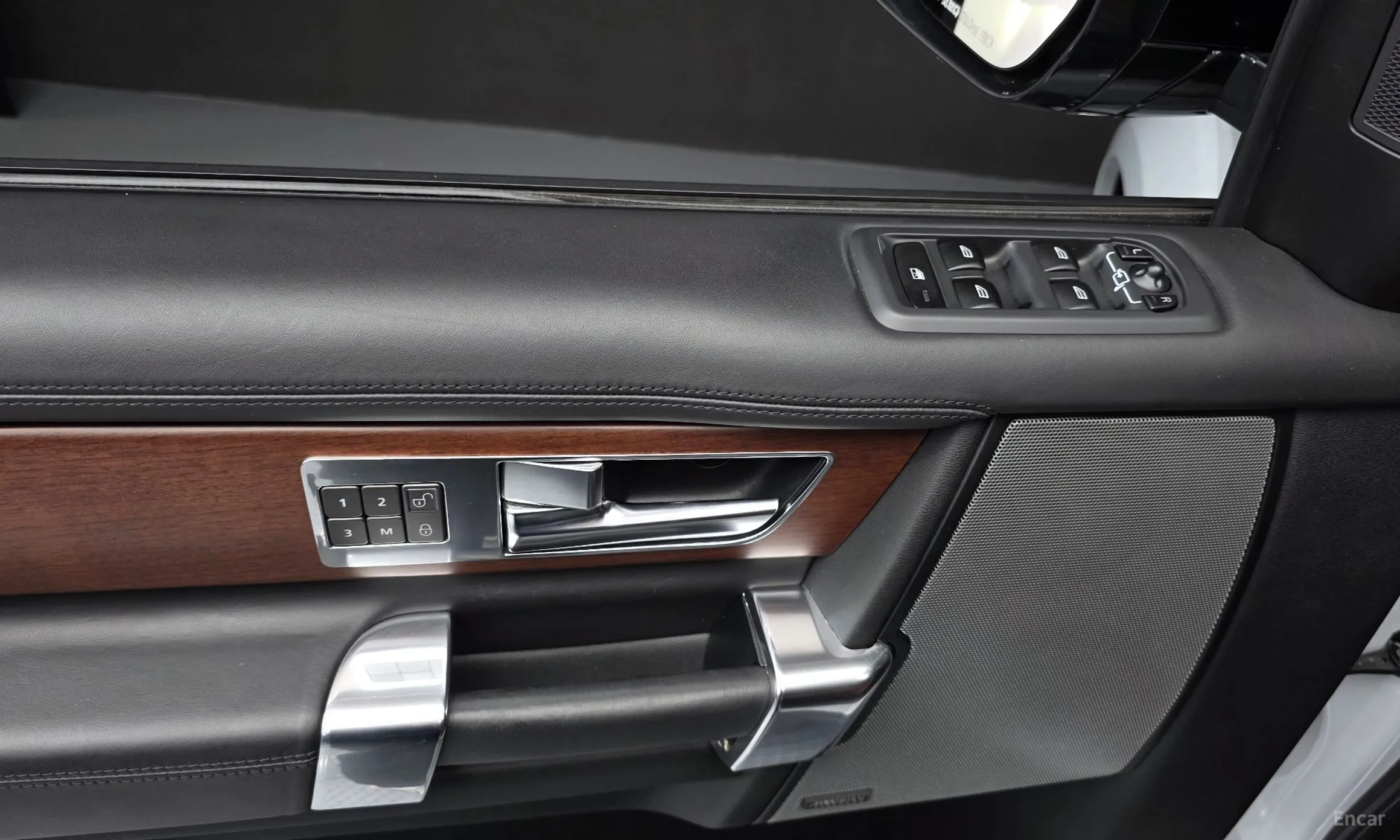 Land Rover Discovery 4 превью 20