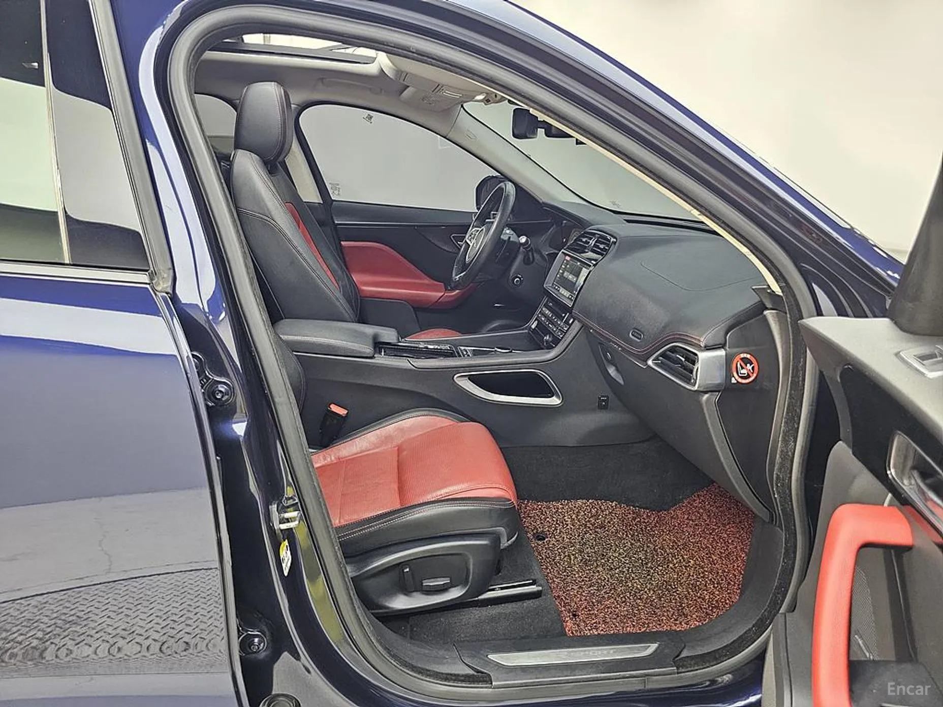 Jaguar F-PACE превью 11