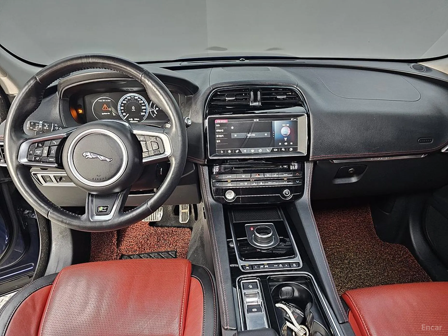 Jaguar F-PACE превью 5