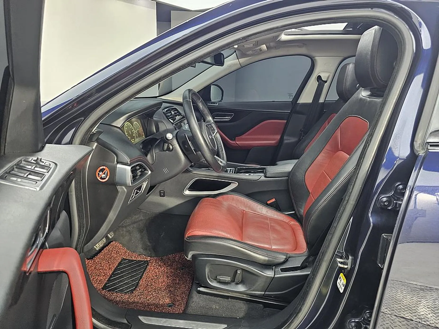 Jaguar F-PACE превью 8