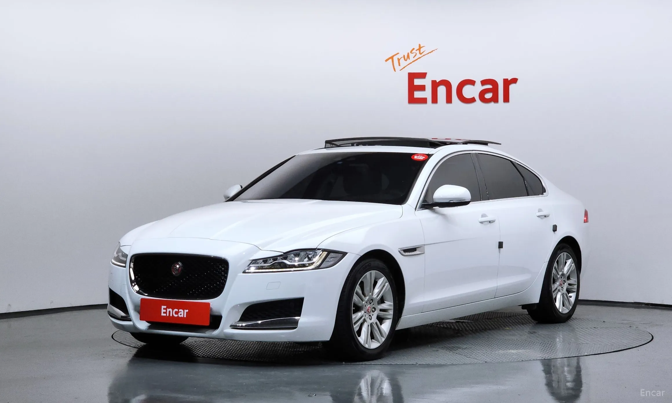 Jaguar XF (x260)
