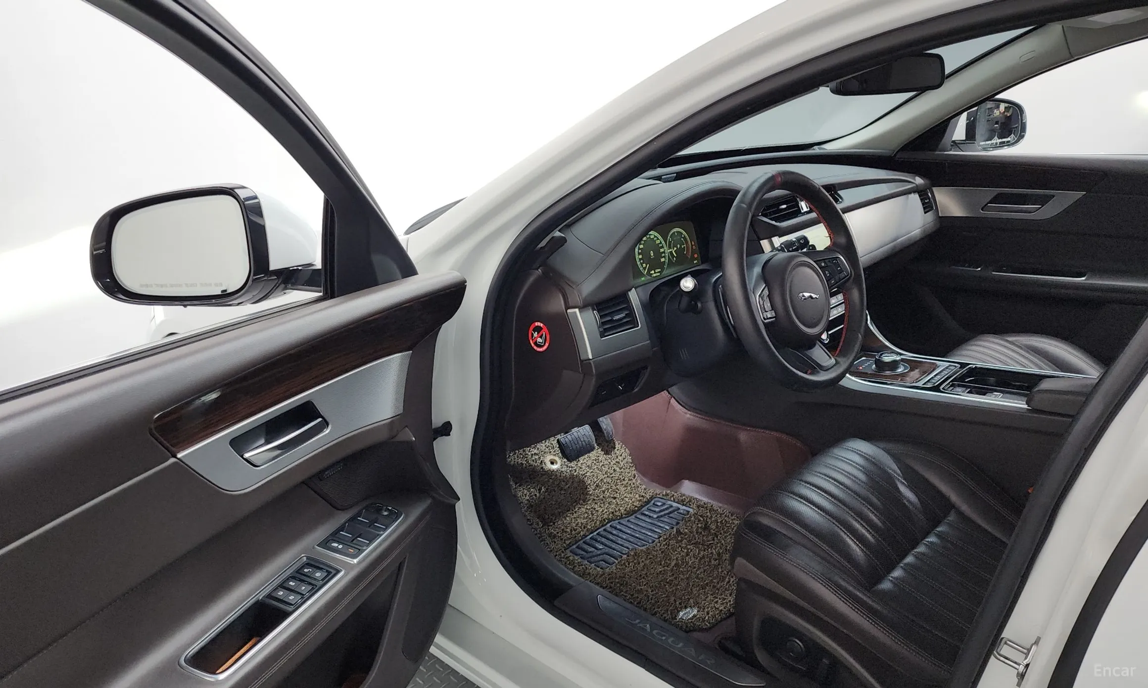 Jaguar XF (x260) превью 10