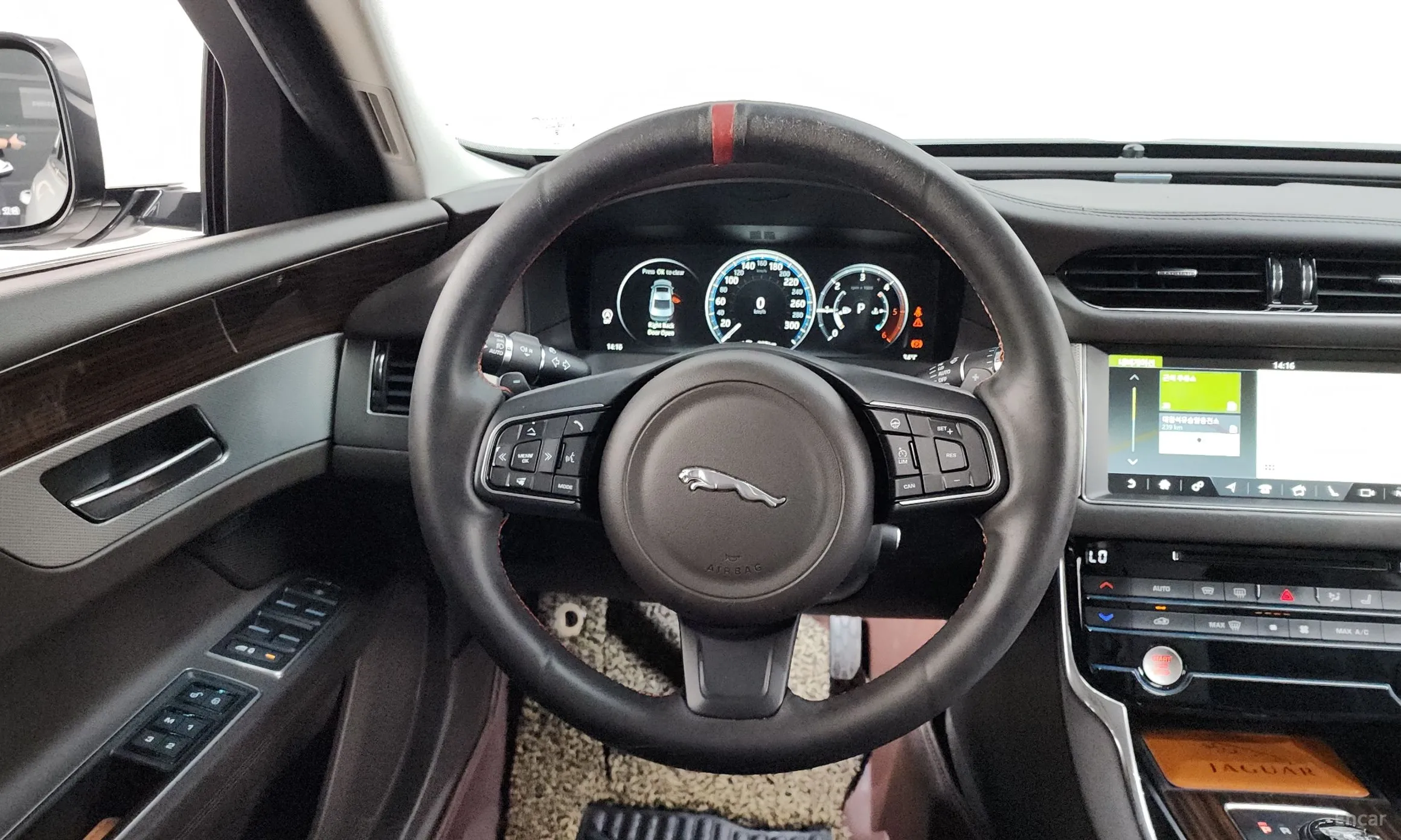 Jaguar XF (x260) превью 14