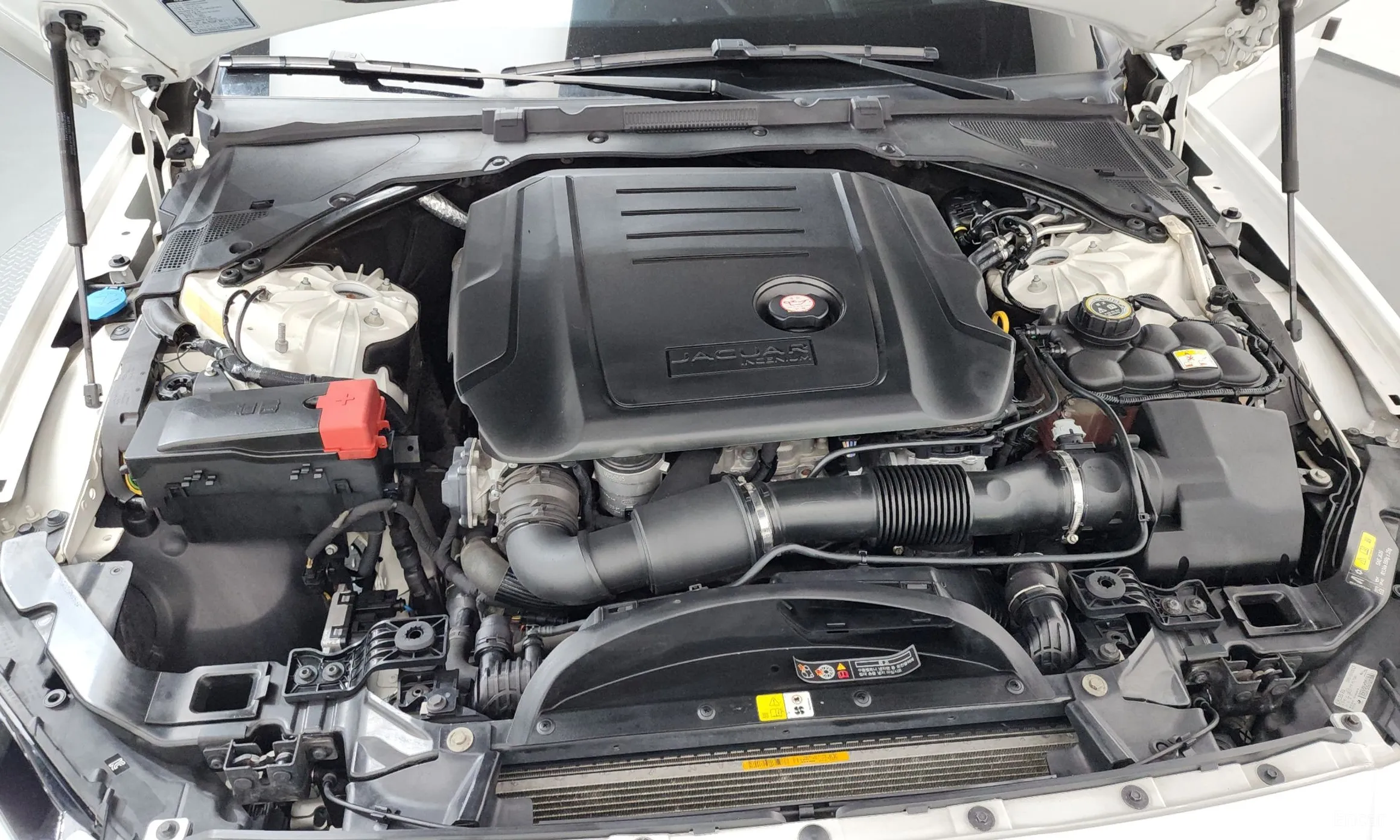 Jaguar XF (x260) превью 6