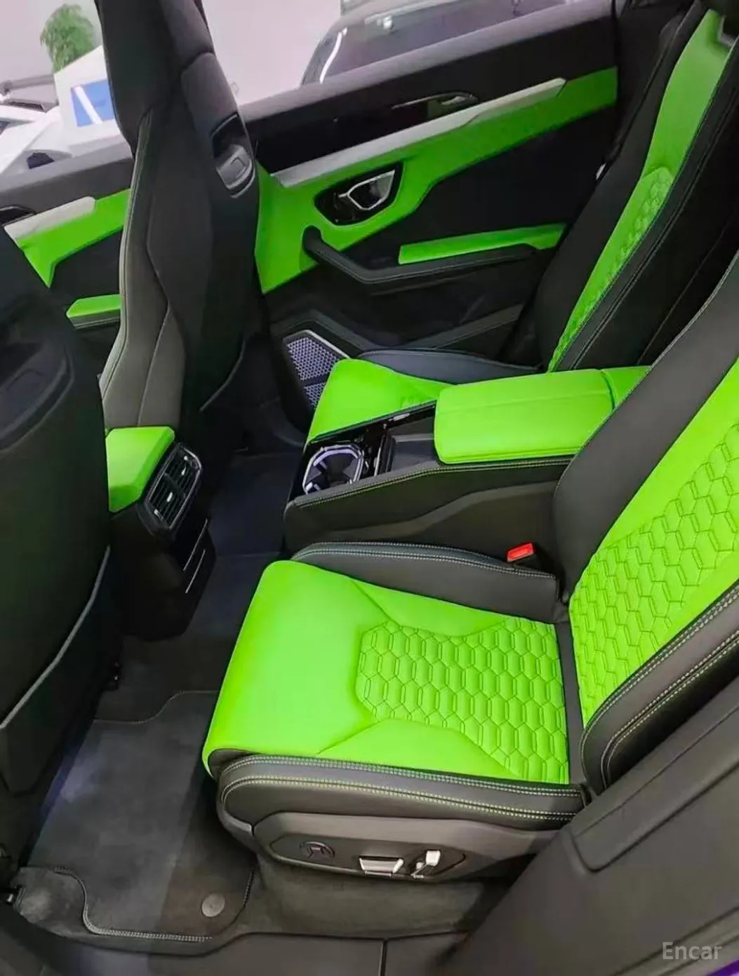 Lamborghini Urus превью 10