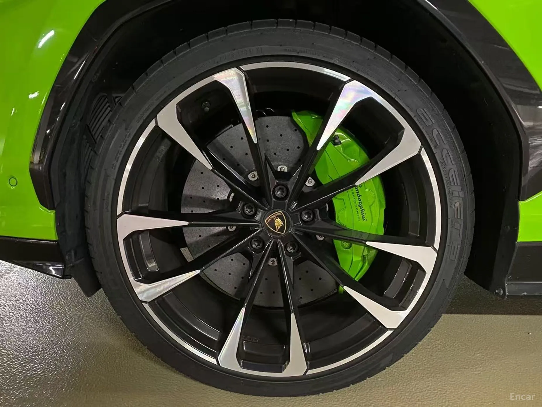 Lamborghini Urus превью 6