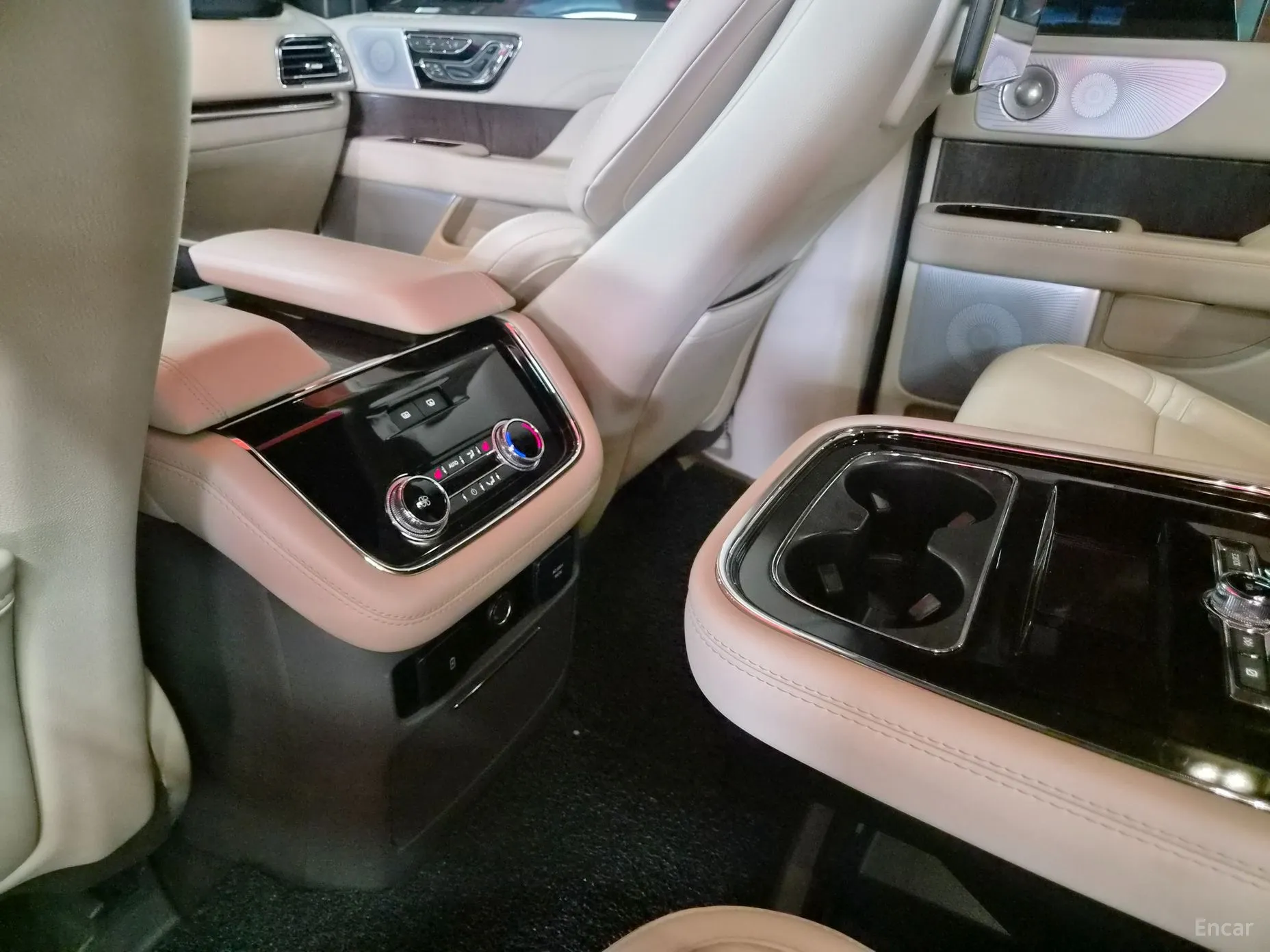 Lincoln Navigator 4th generation превью 7