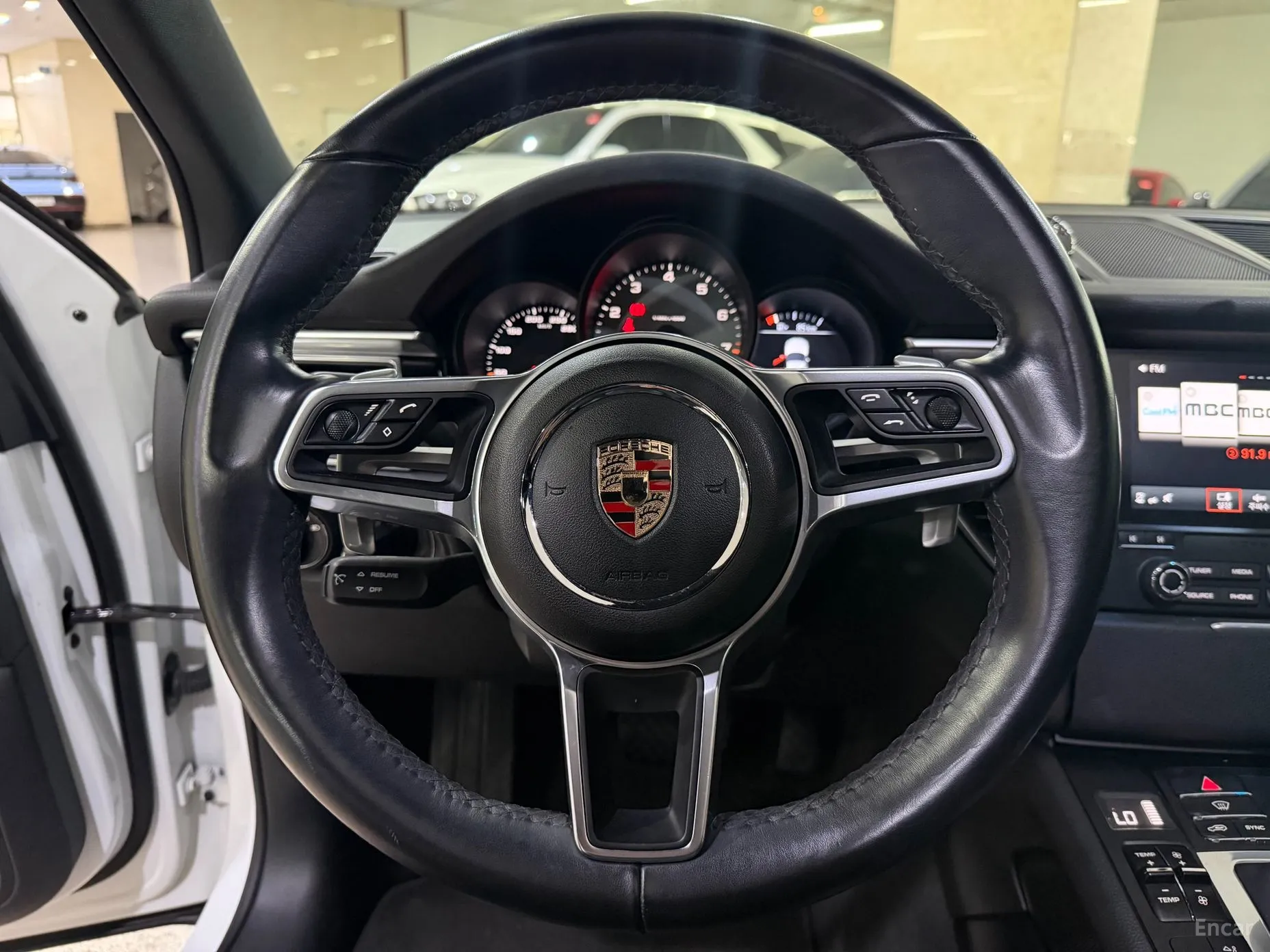 Porsche Macan превью 10