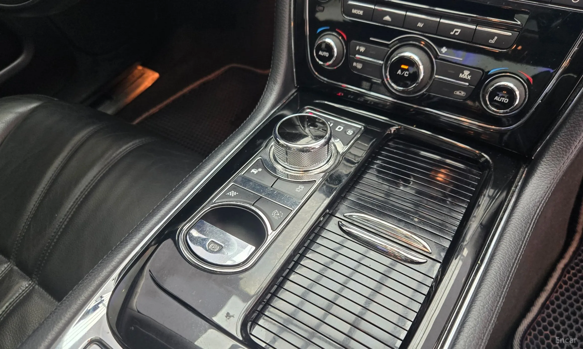 Jaguar All New XJ превью 17