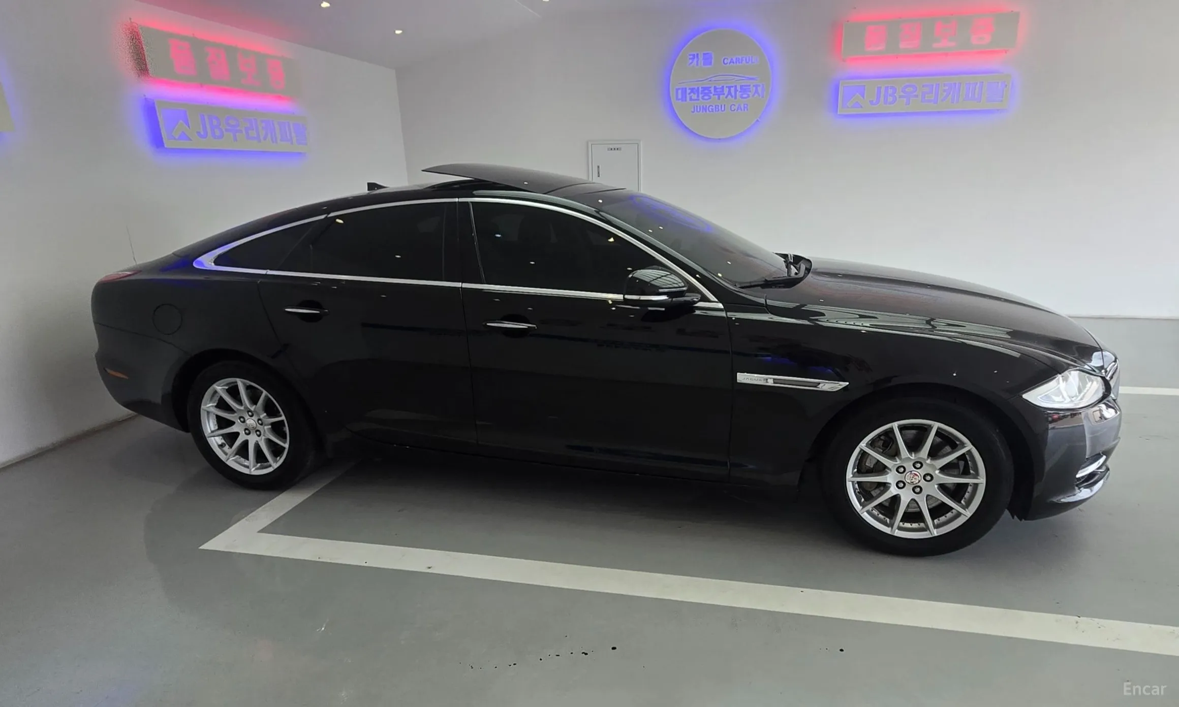 Jaguar All New XJ превью 6