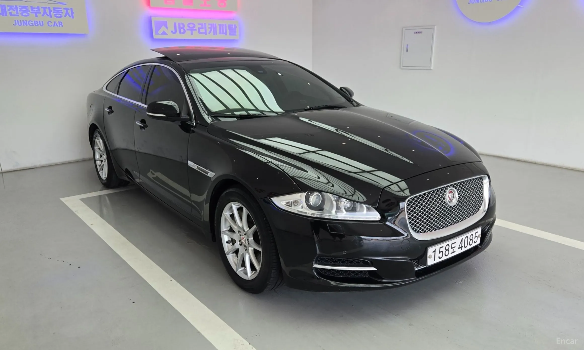 Jaguar All New XJ превью 7