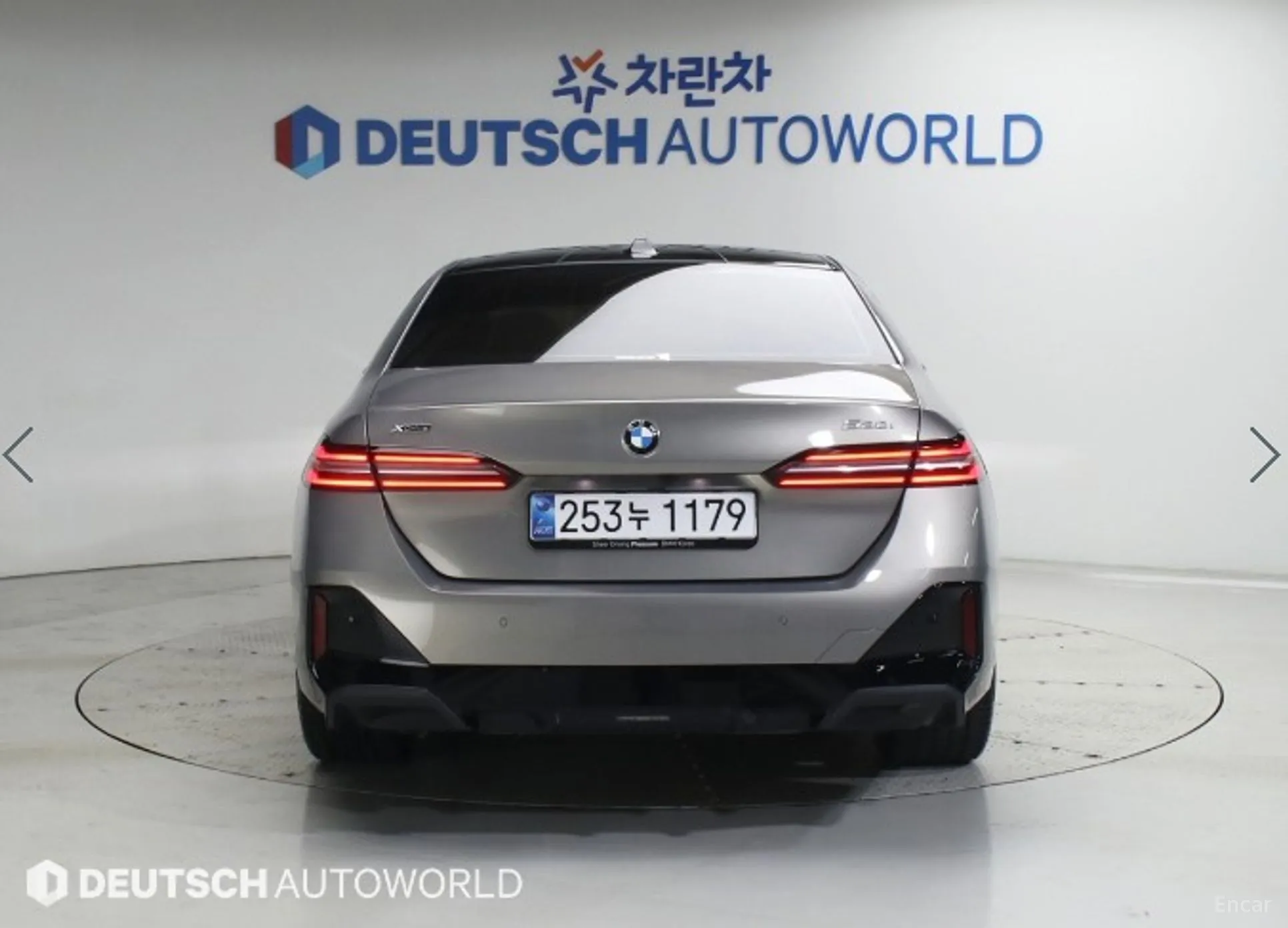 BMW 5 Series (G60) превью 4