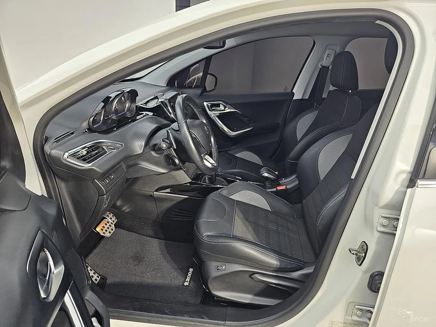 Peugeot 2008. превью 10