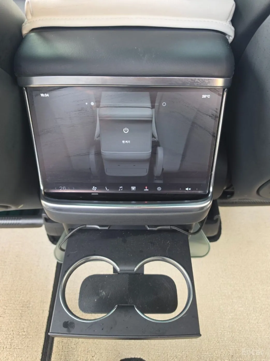 Tesla Model X превью 13