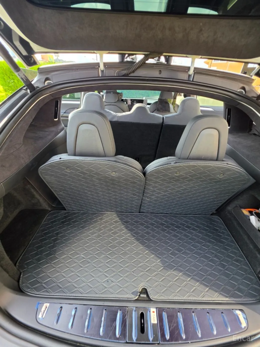 Tesla Model X превью 15