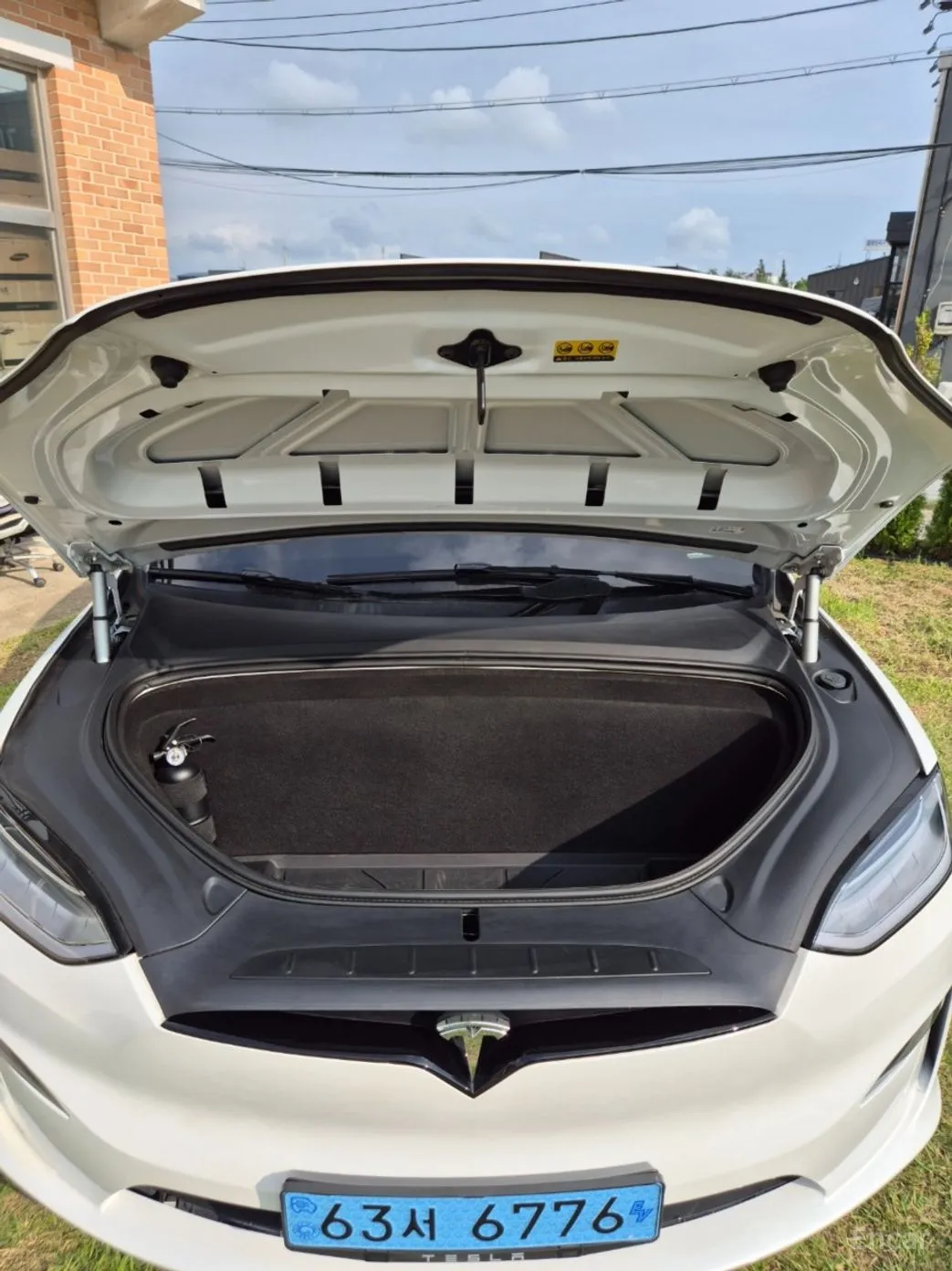 Tesla Model X превью 16