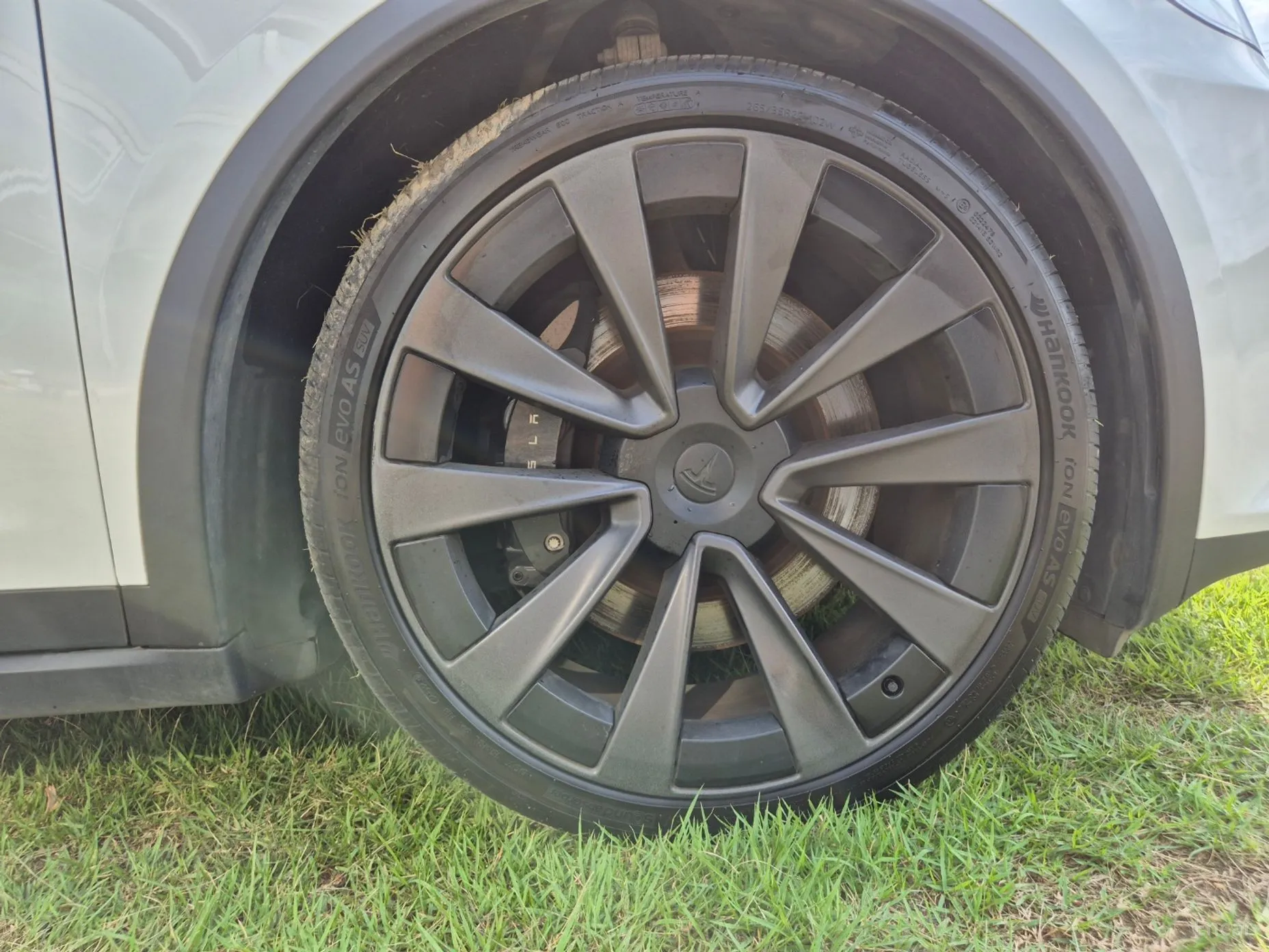 Tesla Model X превью 17