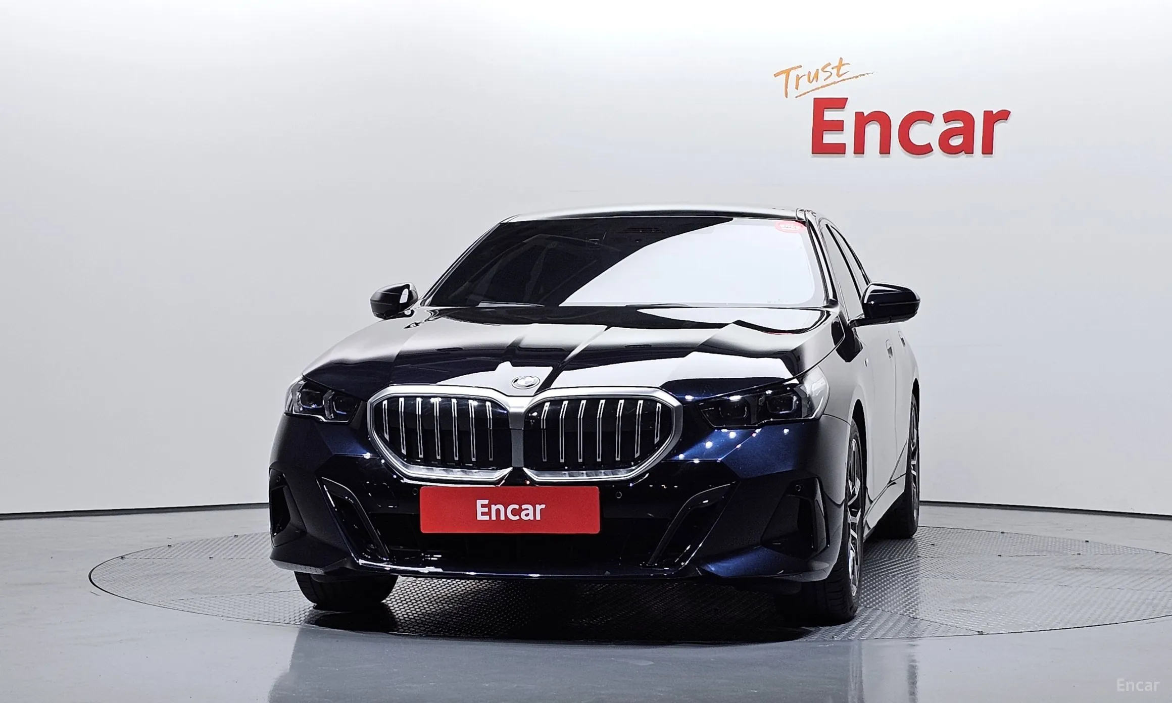 BMW 5 Series (G60) превью 3